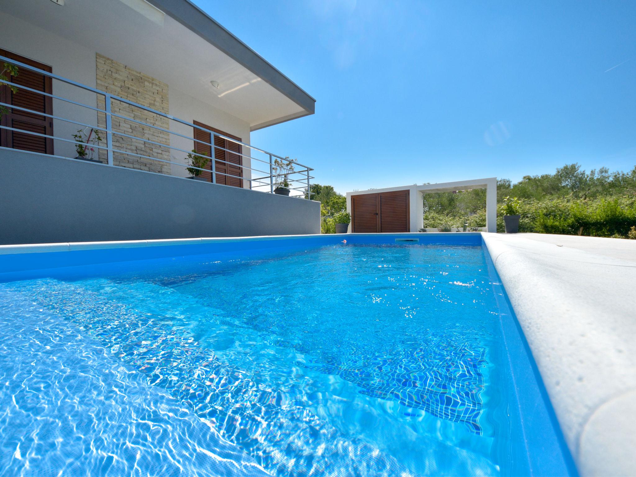 Foto 32 - Casa de 4 quartos em Bibinje com piscina privada e vistas do mar