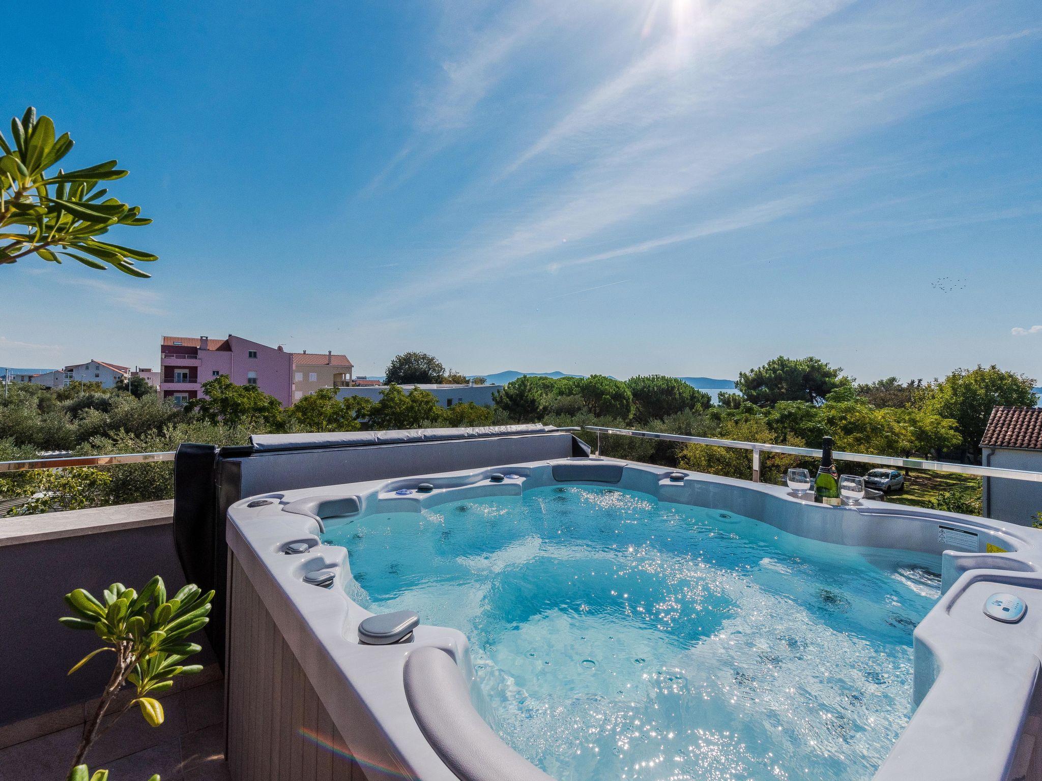 Foto 3 - Casa de 4 quartos em Bibinje com piscina privada e vistas do mar