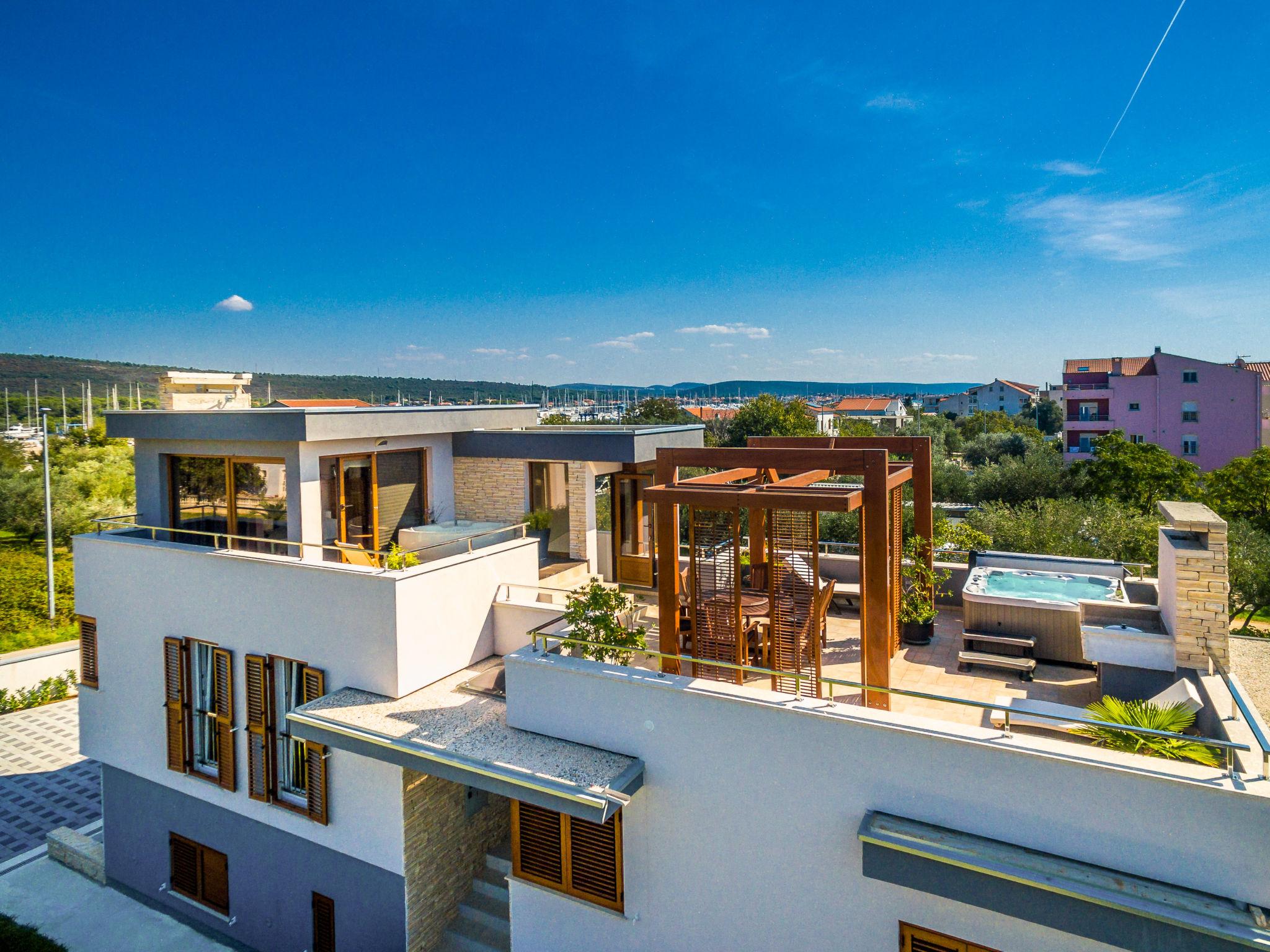 Foto 2 - Casa de 4 quartos em Bibinje com piscina privada e vistas do mar