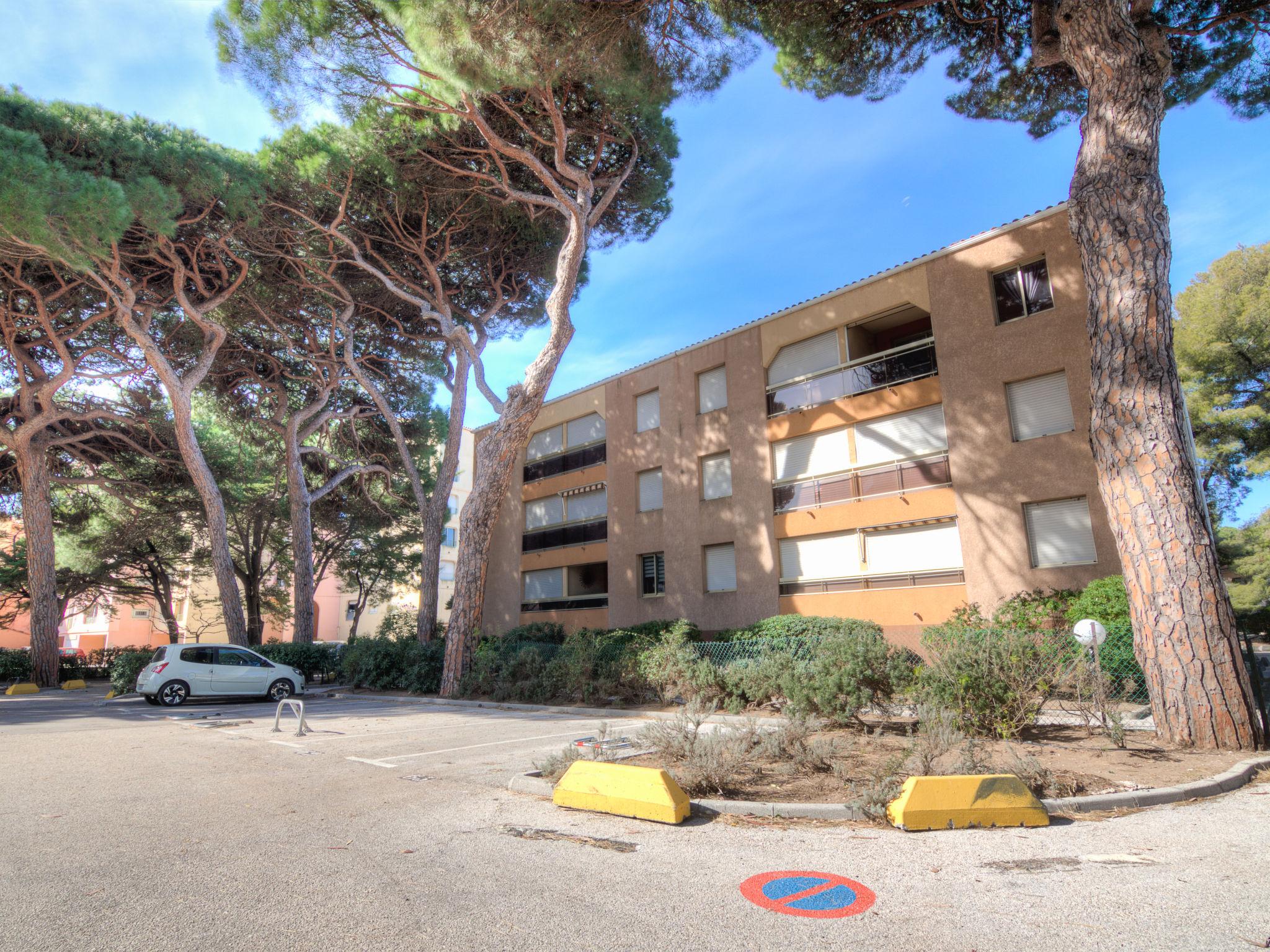 Foto 5 - Apartment mit 1 Schlafzimmer in Hyères mit blick aufs meer