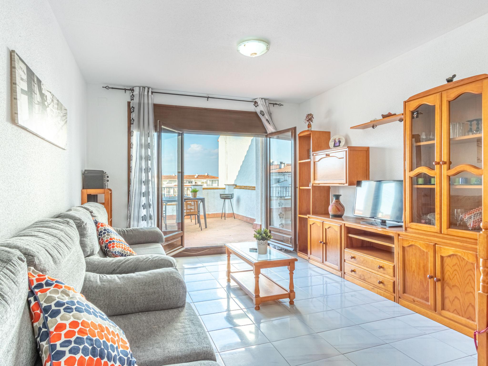 Photo 2 - Appartement de 3 chambres à Castelló d'Empúries avec piscine et vues à la mer