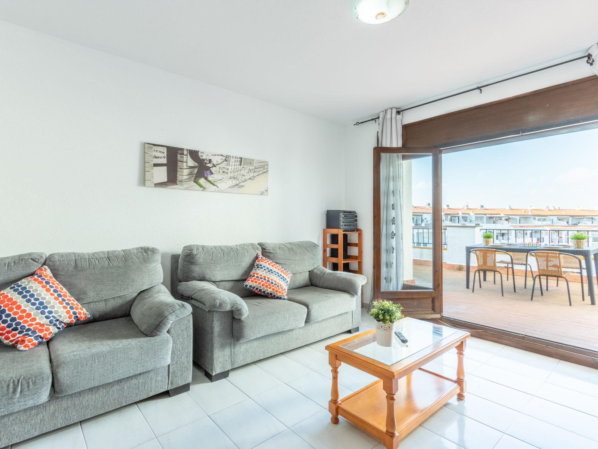 Foto 6 - Apartment mit 3 Schlafzimmern in Castelló d'Empúries mit schwimmbad und blick aufs meer