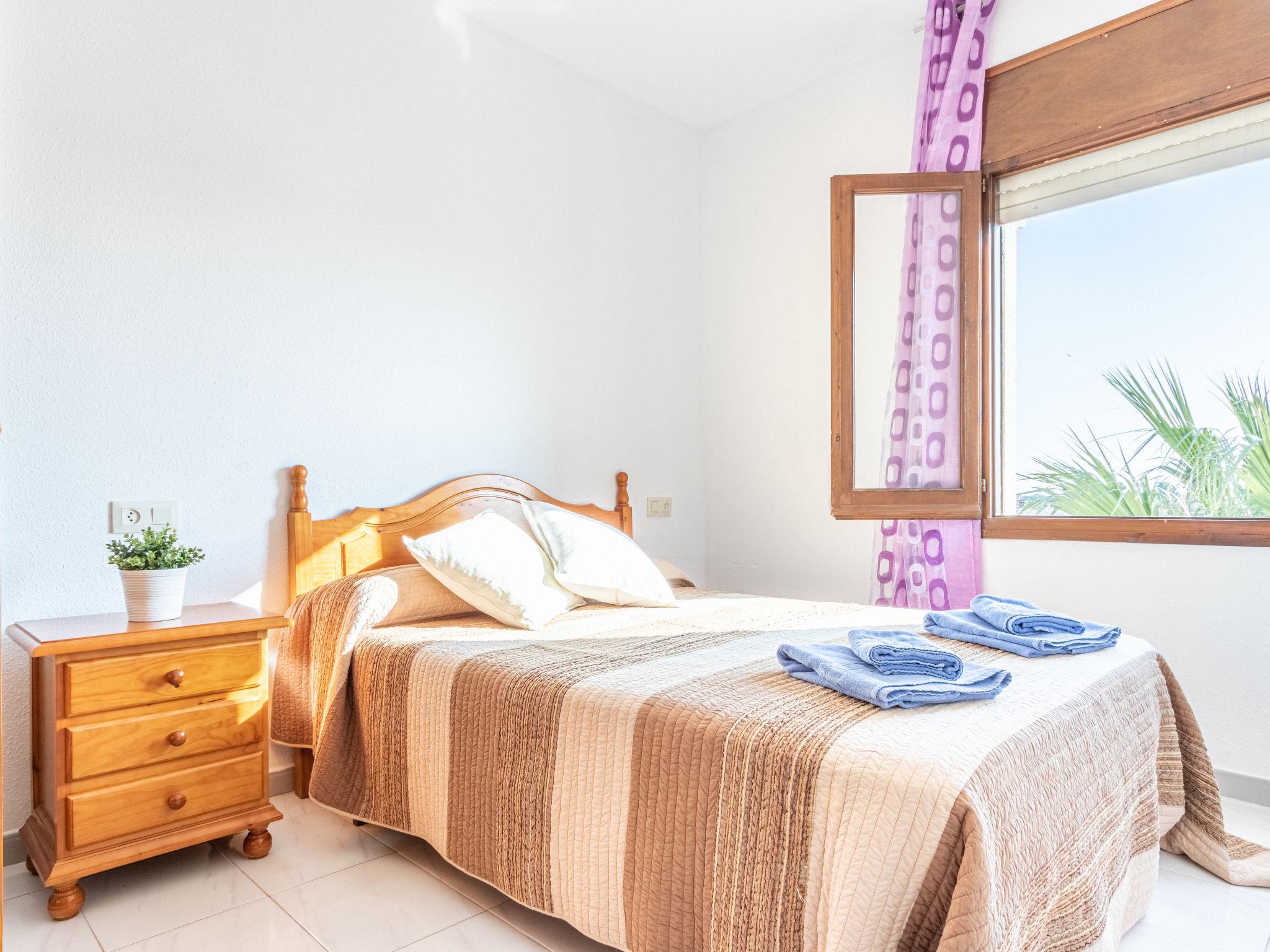 Foto 4 - Appartamento con 3 camere da letto a Castelló d'Empúries con piscina e vista mare