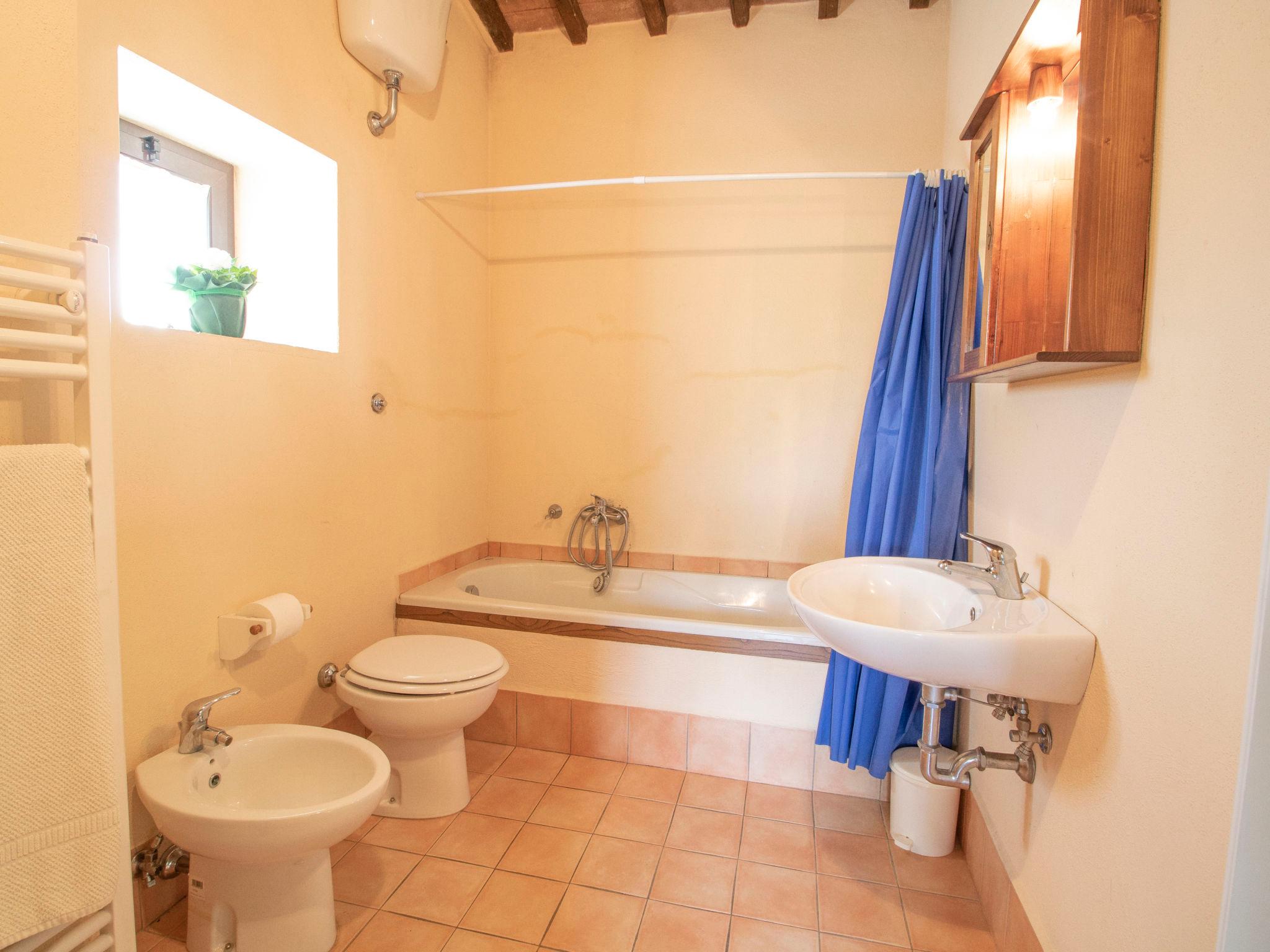 Photo 25 - 6 bedroom House in Acquapendente with private pool and garden