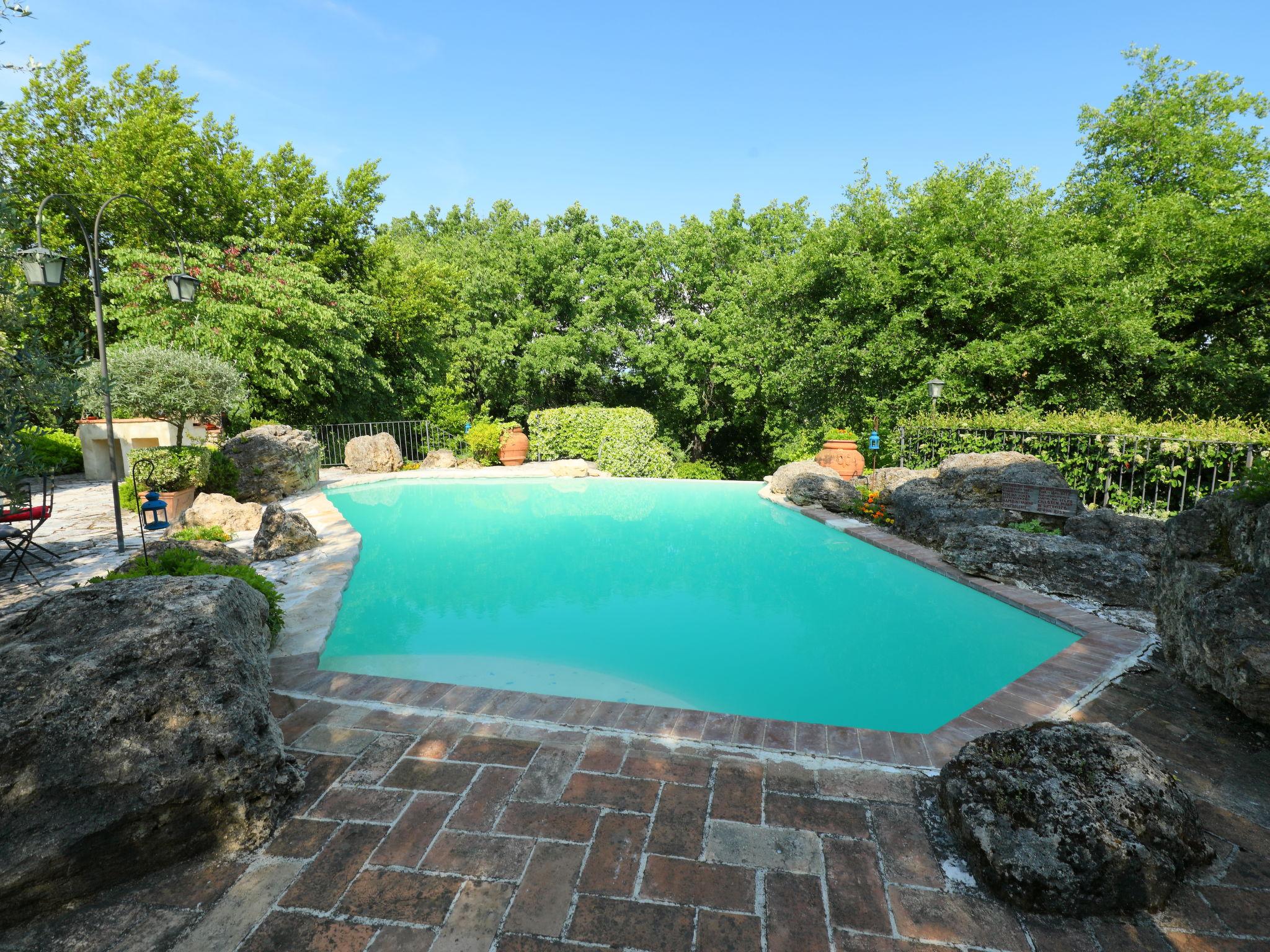 Photo 4 - Maison de 4 chambres à Penna in Teverina avec piscine privée et jardin