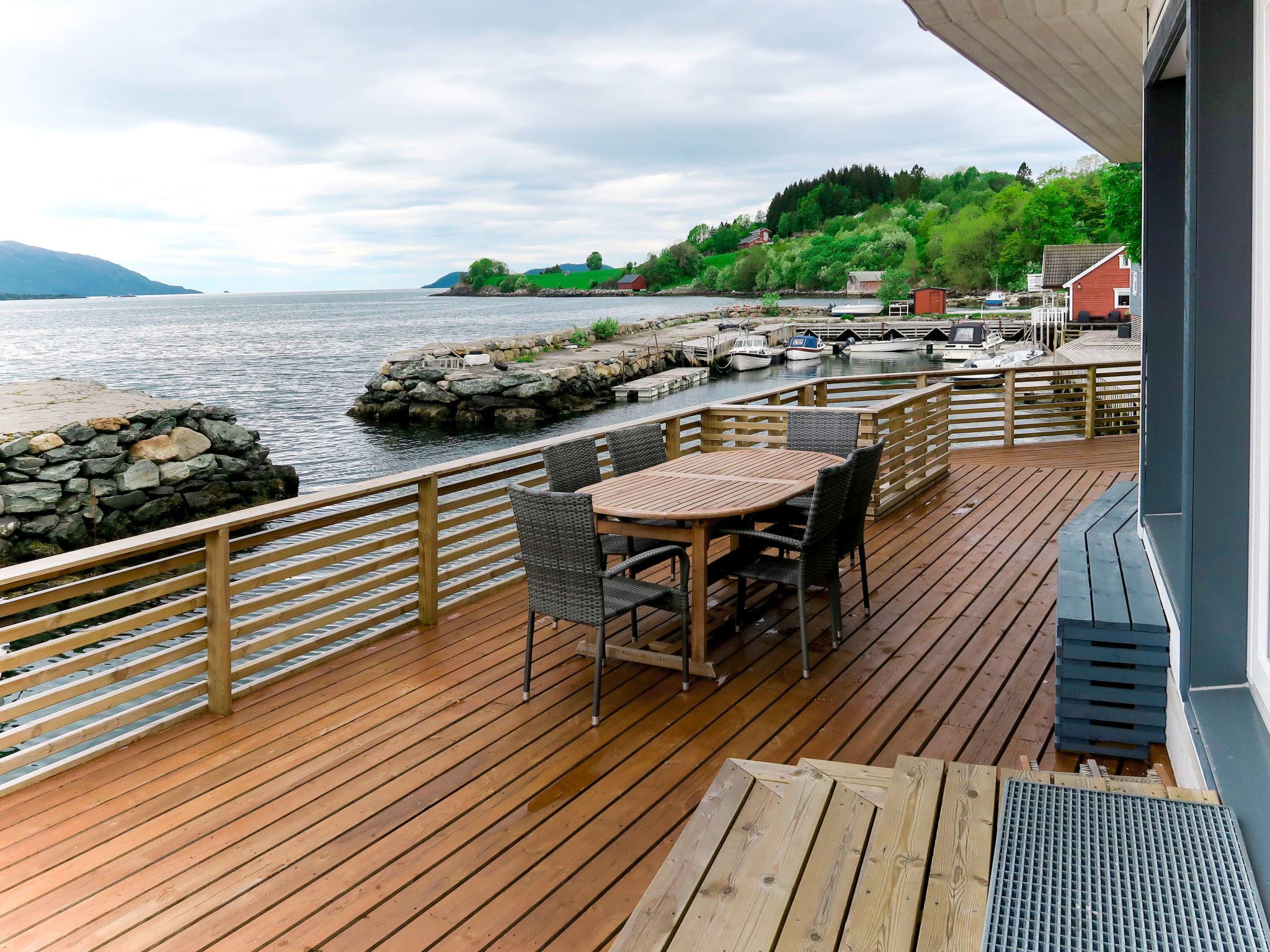 Foto 2 - Casa de 3 habitaciones en Sande i Sunnfjord con terraza