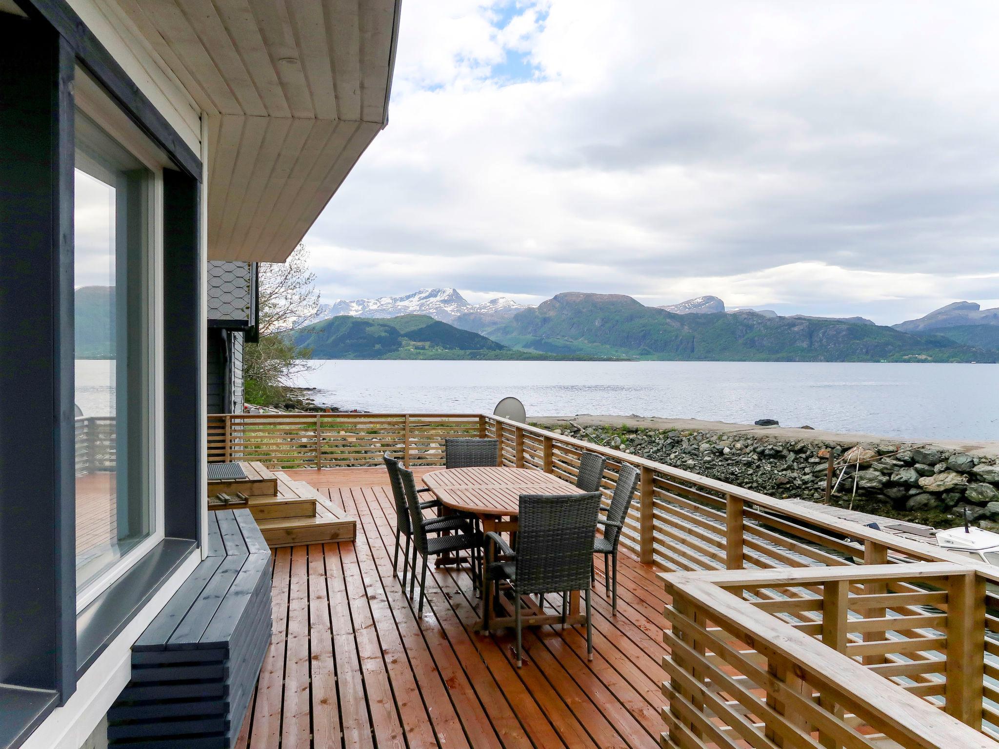 Foto 6 - Casa de 3 habitaciones en Sande i Sunnfjord con jardín y terraza