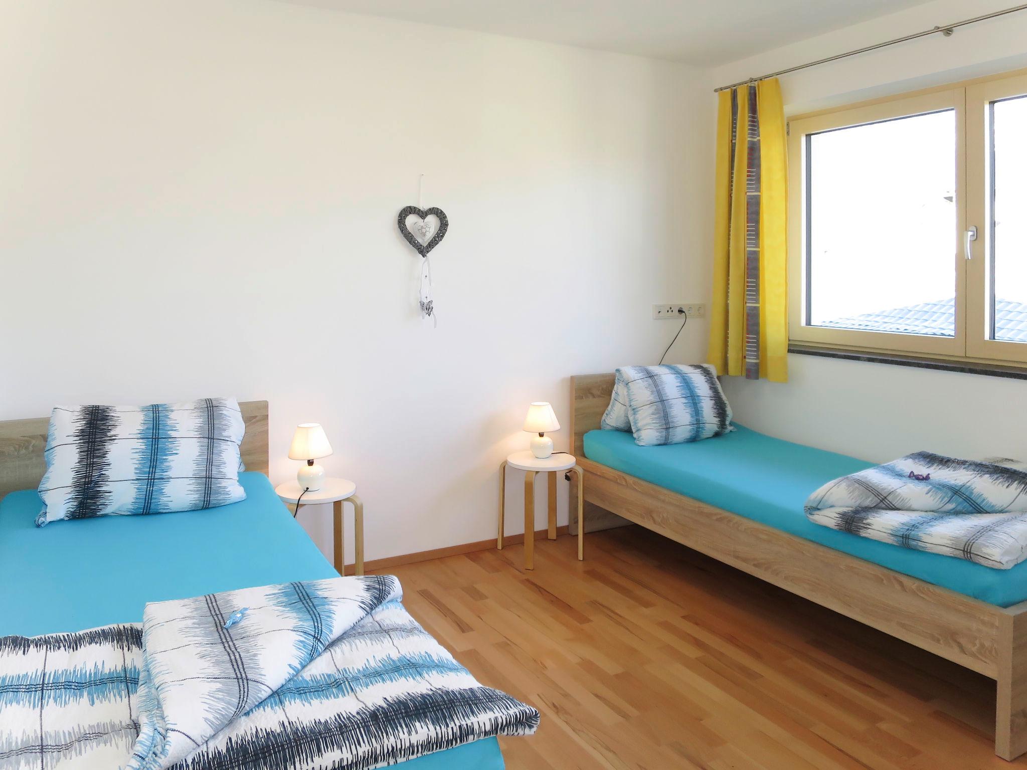 Foto 10 - Appartamento con 2 camere da letto a Strass im Zillertal con vista sulle montagne