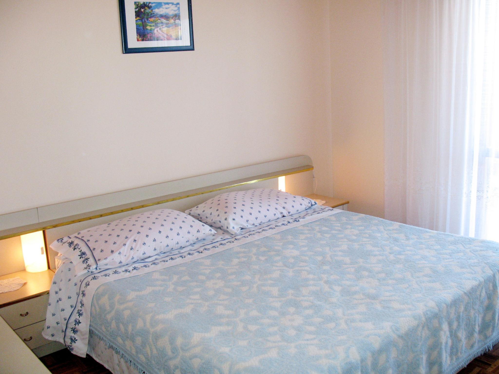 Foto 4 - Apartamento de 2 quartos em Zadar com jardim e vistas do mar