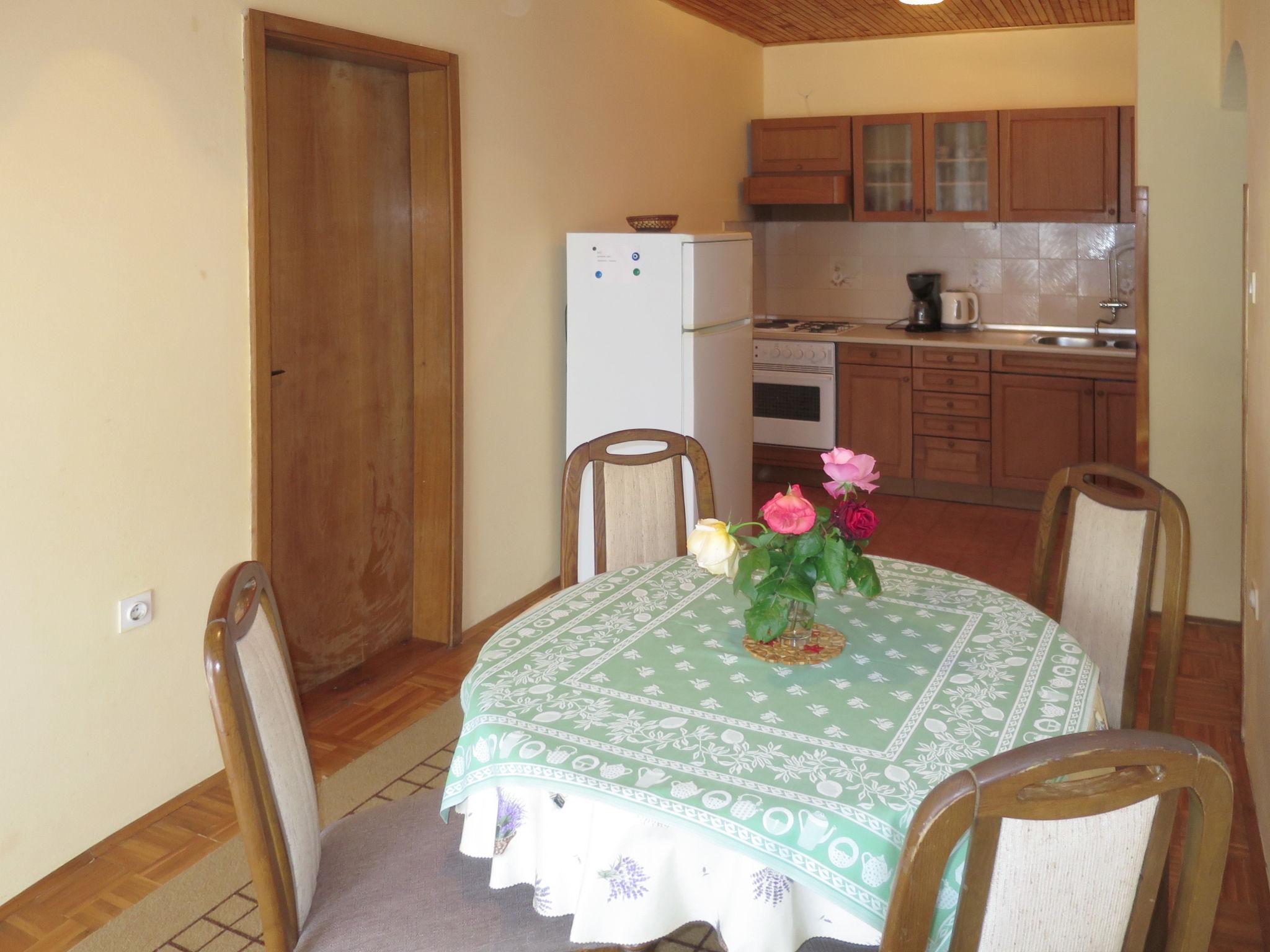 Foto 3 - Apartamento de 2 quartos em Zadar com jardim e terraço