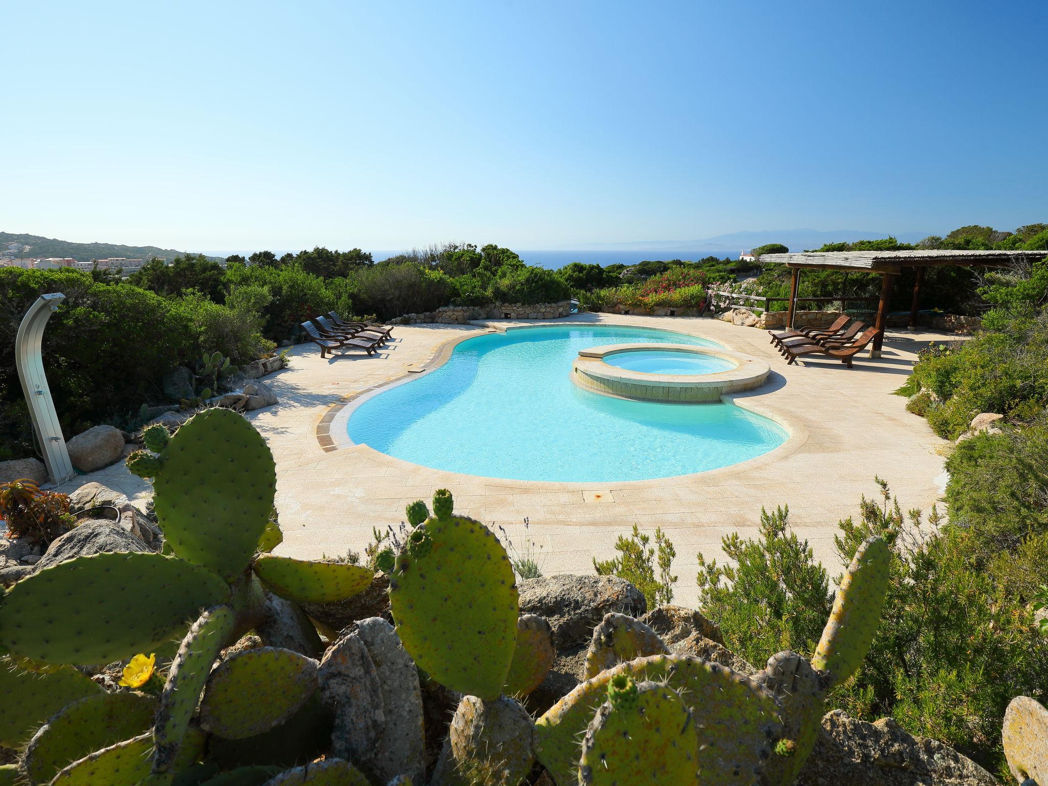 Photo 2 - 5 bedroom House in Santa Teresa Gallura with private pool and sea view