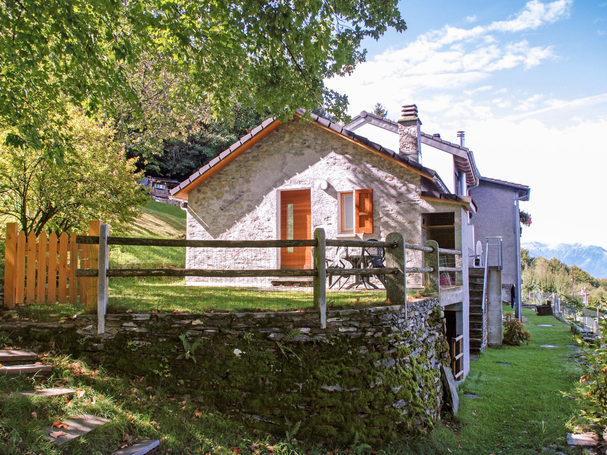 Photo 1 - Maison de 1 chambre à Bellinzone avec jardin et vues sur la montagne