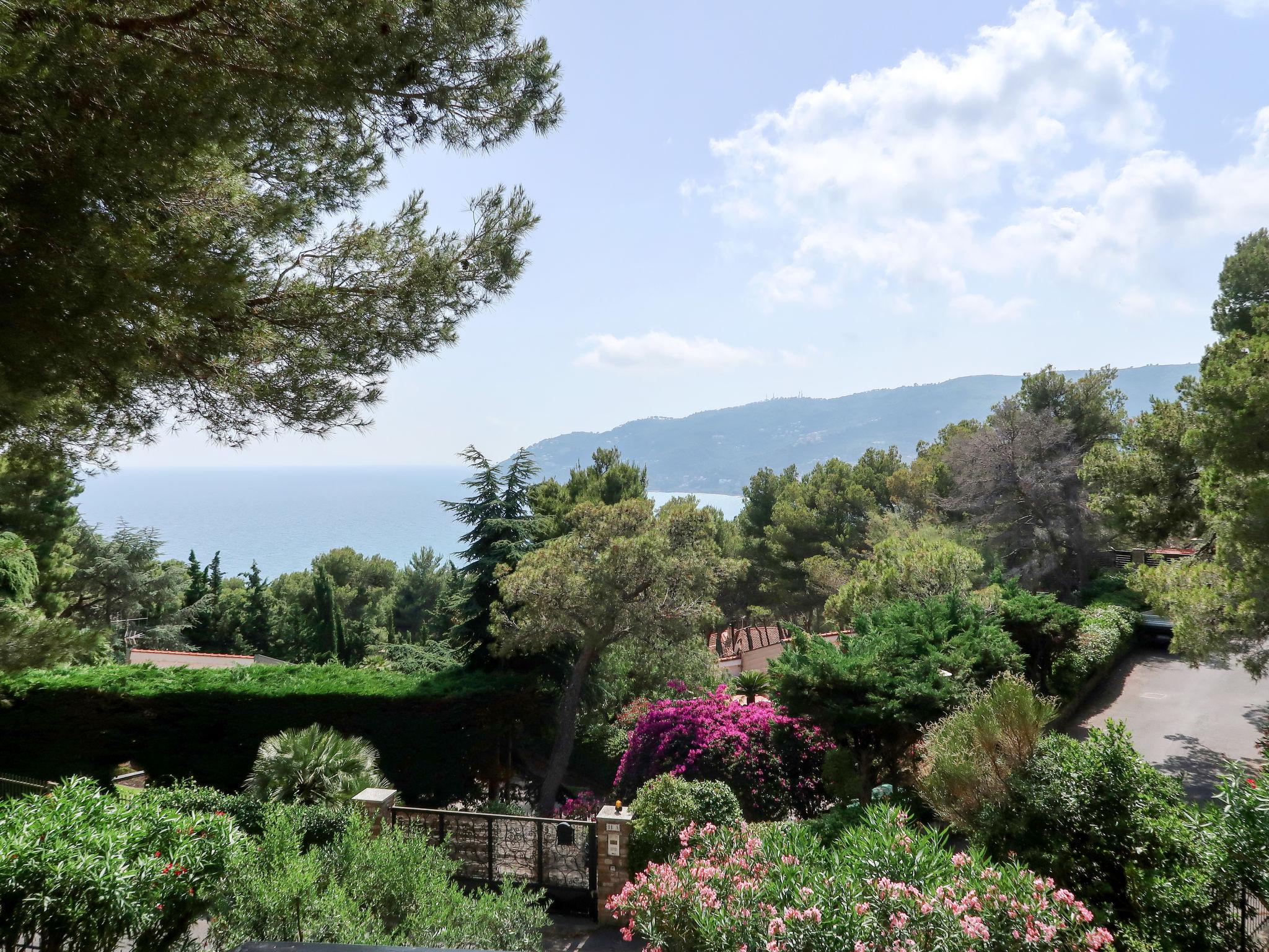 Photo 5 - Appartement de 2 chambres à Andora avec jardin et vues à la mer