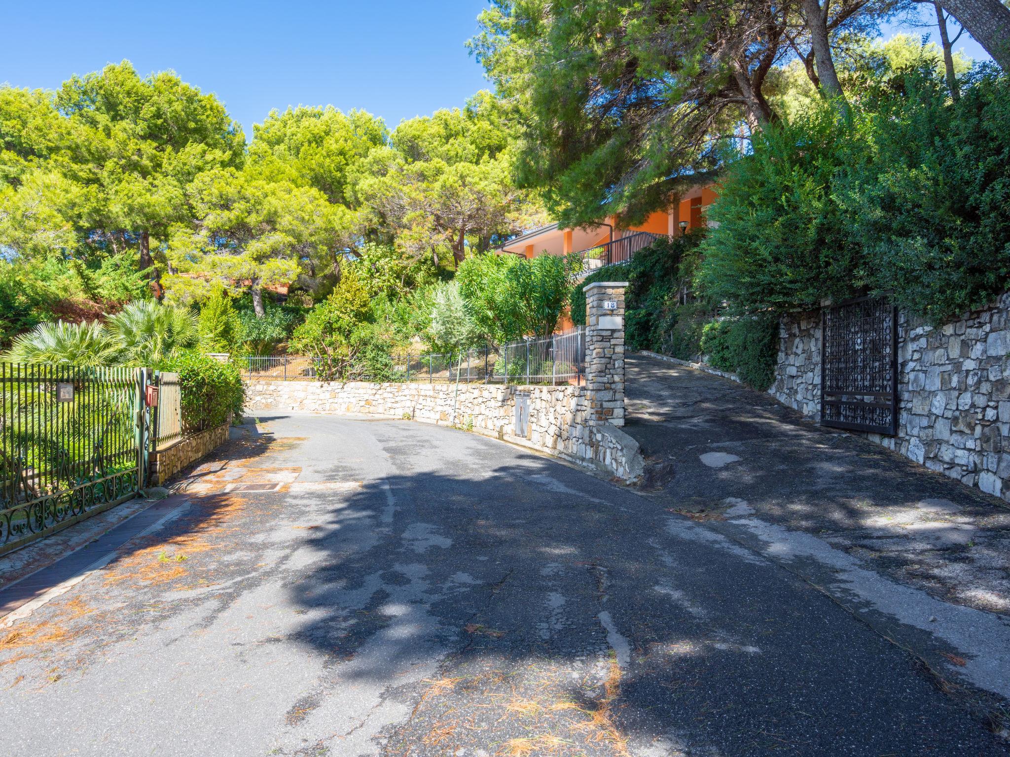 Photo 16 - 2 bedroom Apartment in Andora with garden and sea view