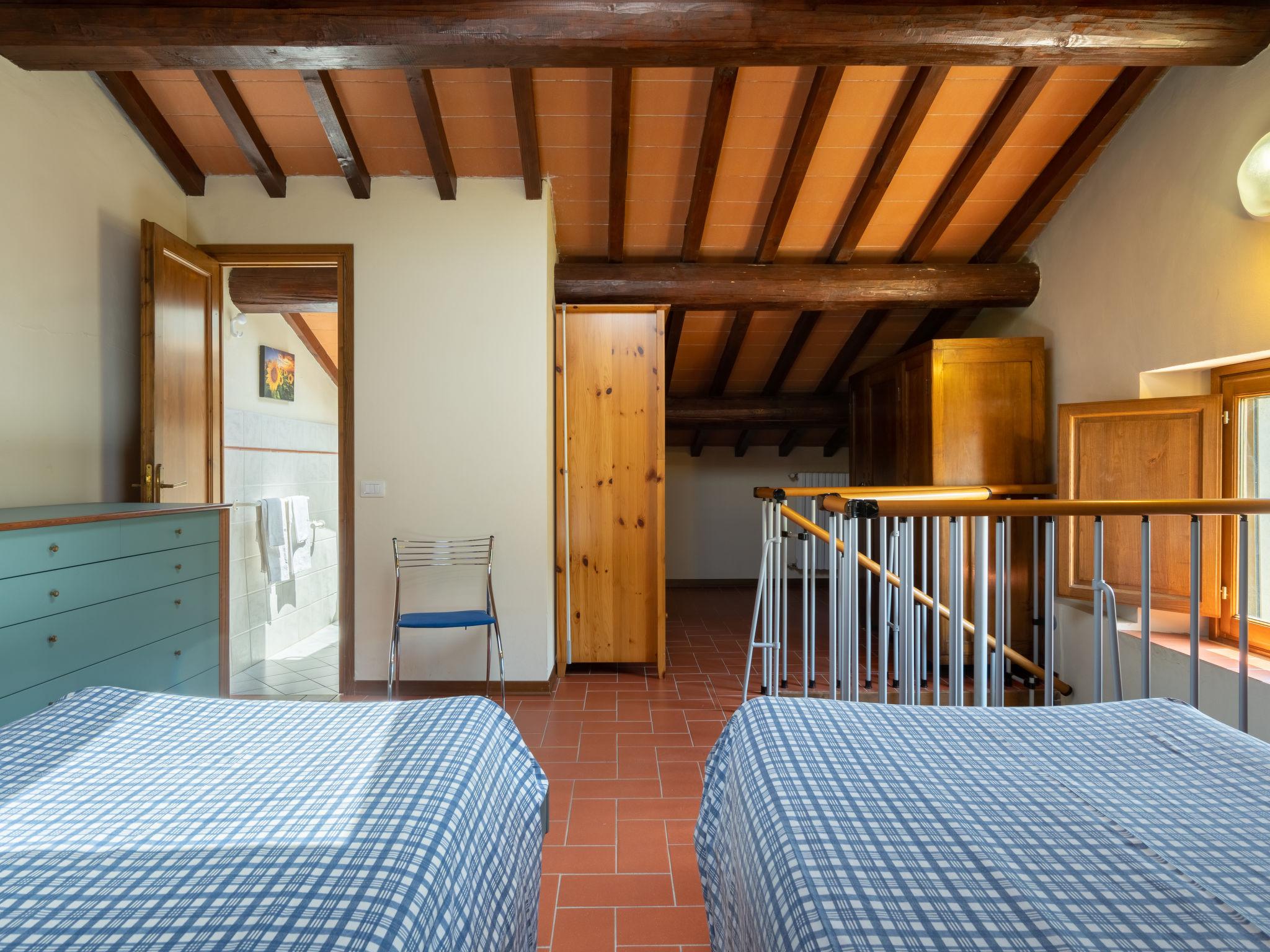Foto 16 - Haus mit 5 Schlafzimmern in Dicomano mit privater pool und garten