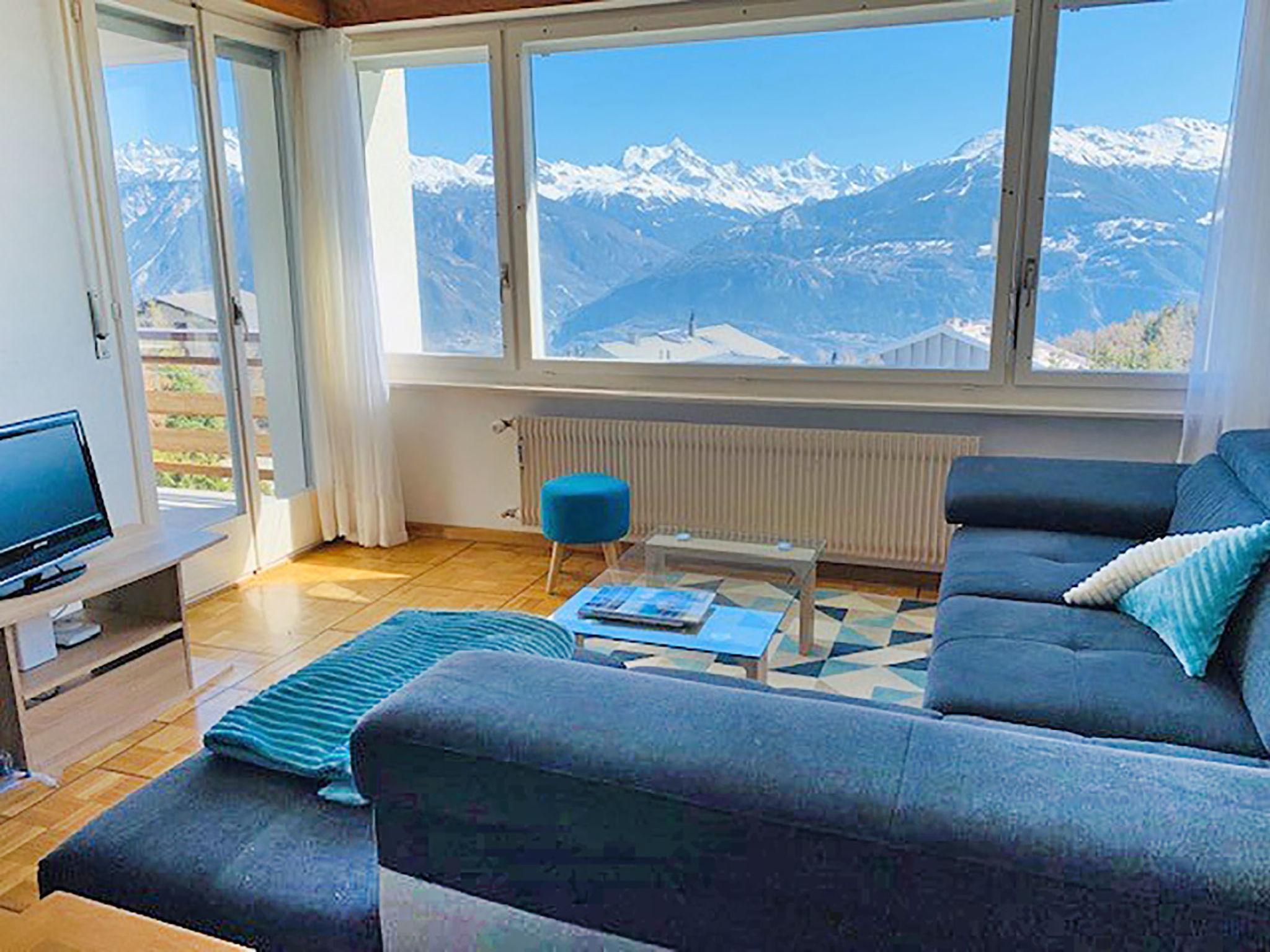 Foto 1 - Apartment mit 2 Schlafzimmern in Crans-Montana mit blick auf die berge
