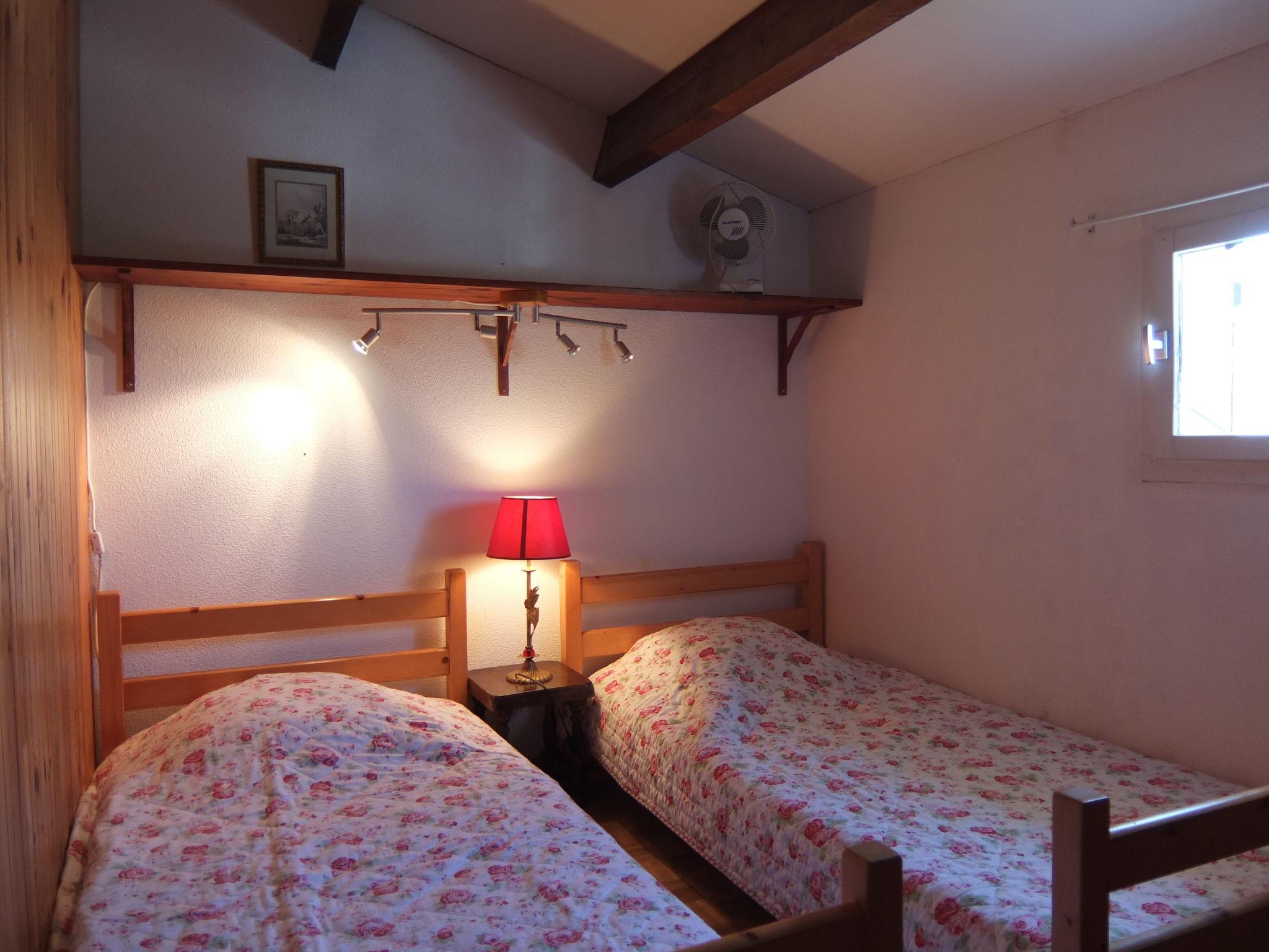Foto 9 - Casa con 2 camere da letto a Saint-Cyprien con terrazza e vista mare