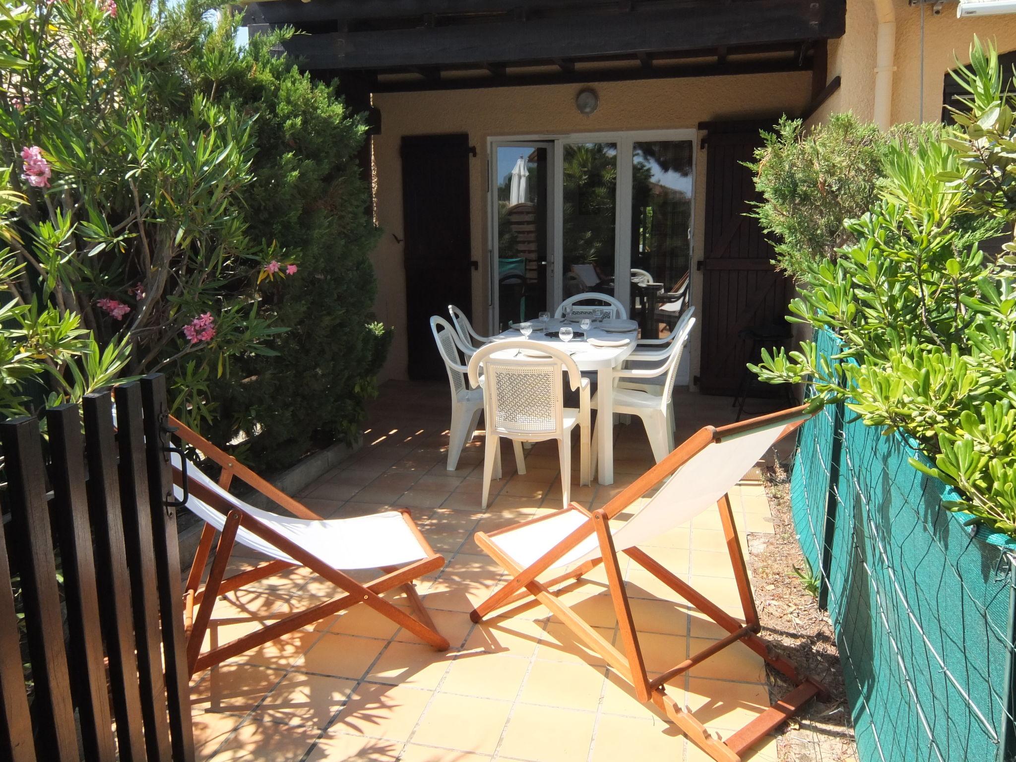 Photo 1 - Maison de 2 chambres à Saint-Cyprien avec terrasse et vues à la mer