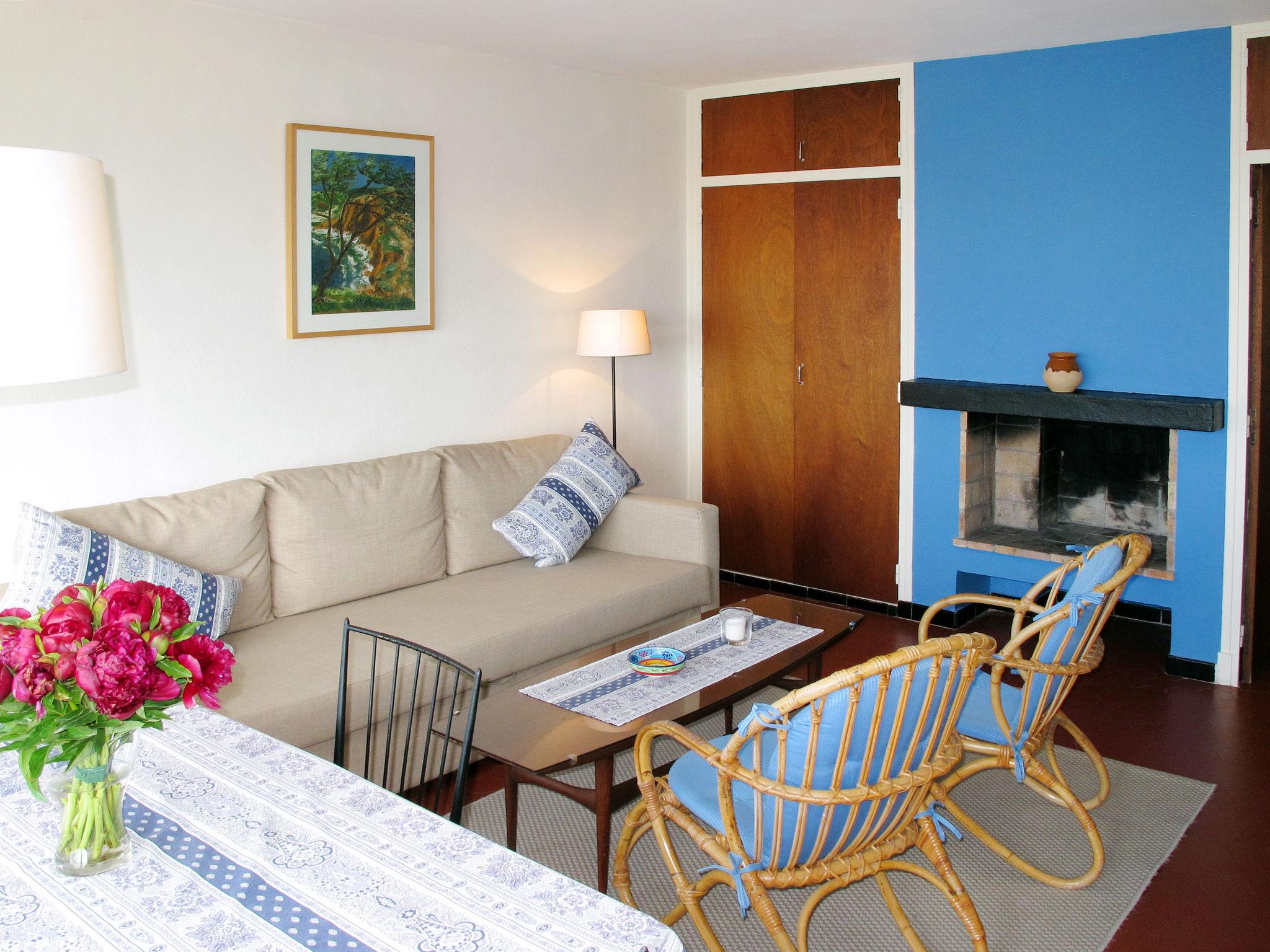 Foto 3 - Appartamento con 2 camere da letto a Le Lavandou con terrazza e vista mare