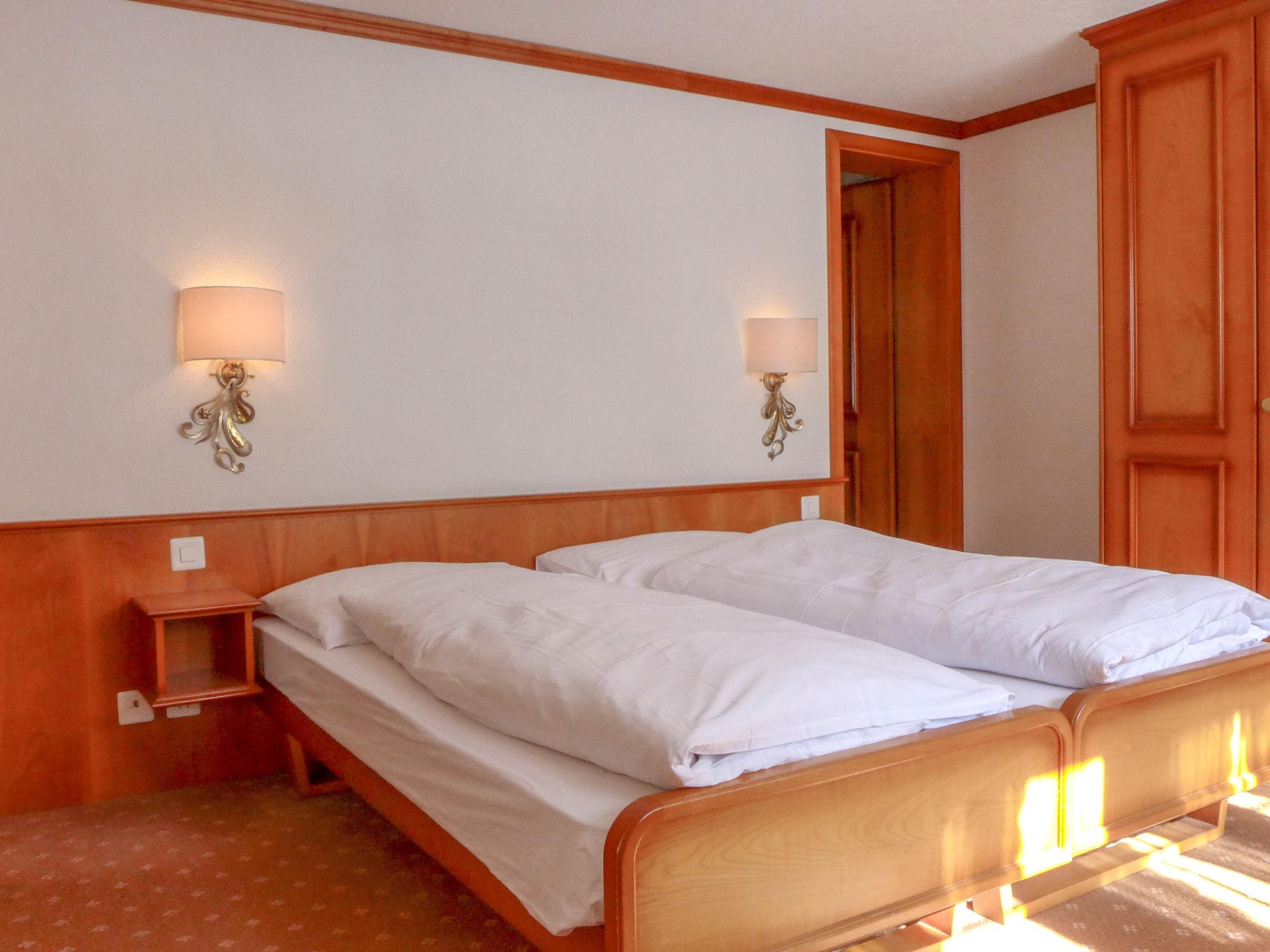 Foto 7 - Appartamento con 2 camere da letto a Zermatt con vista sulle montagne