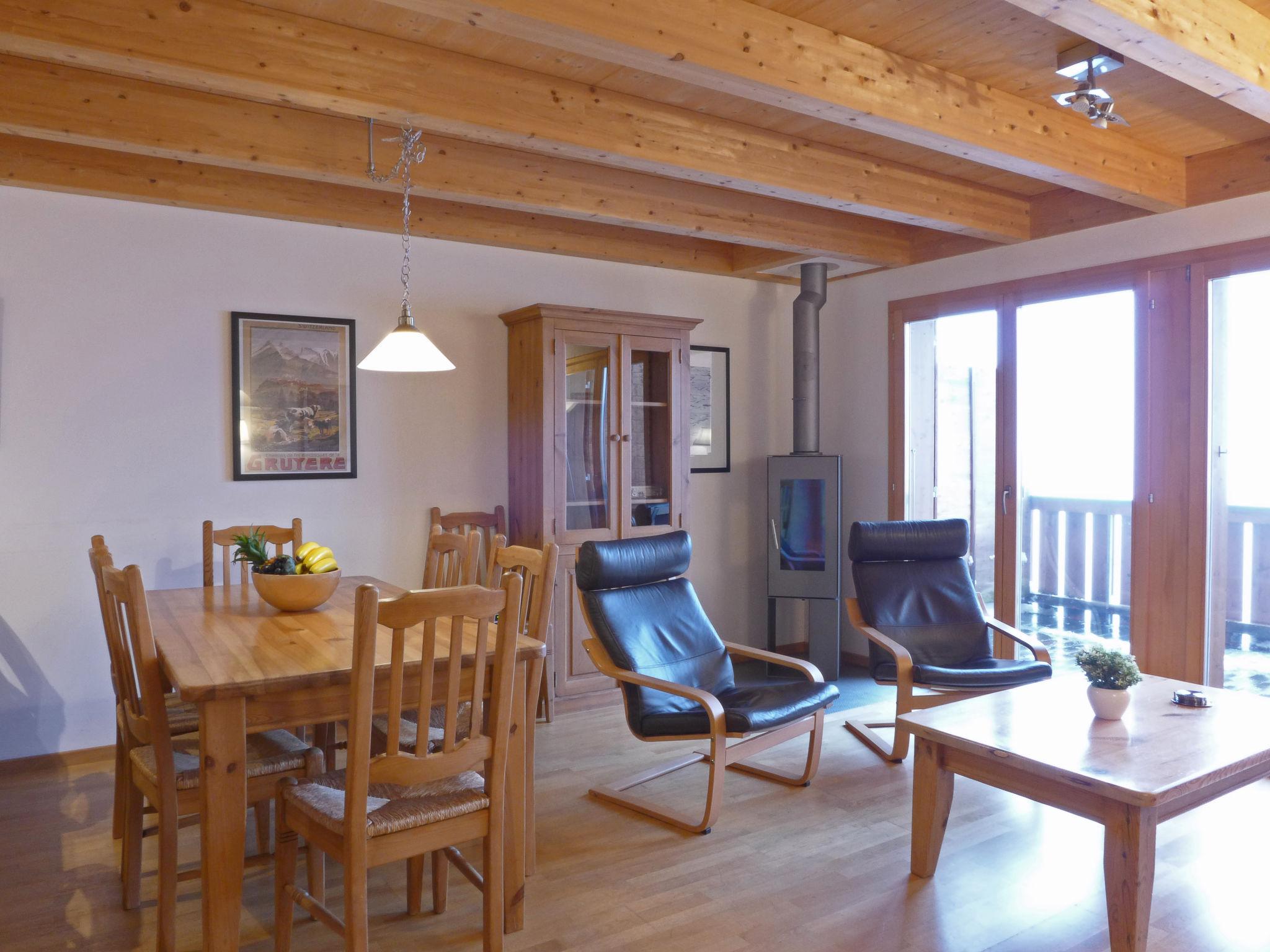 Photo 1 - 4 bedroom Apartment in Lauterbrunnen with mountain view