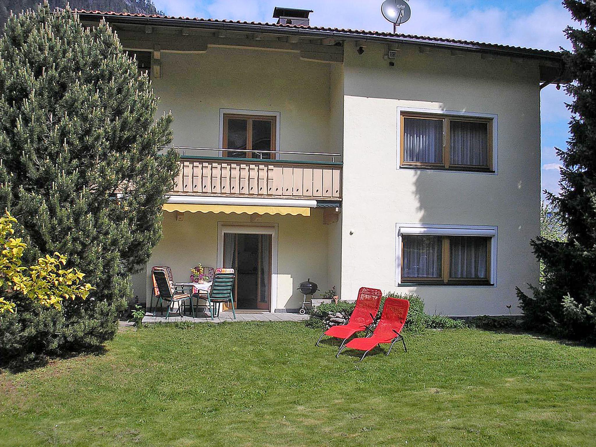 Foto 2 - Appartamento con 2 camere da letto a Mayrhofen con terrazza e vista sulle montagne