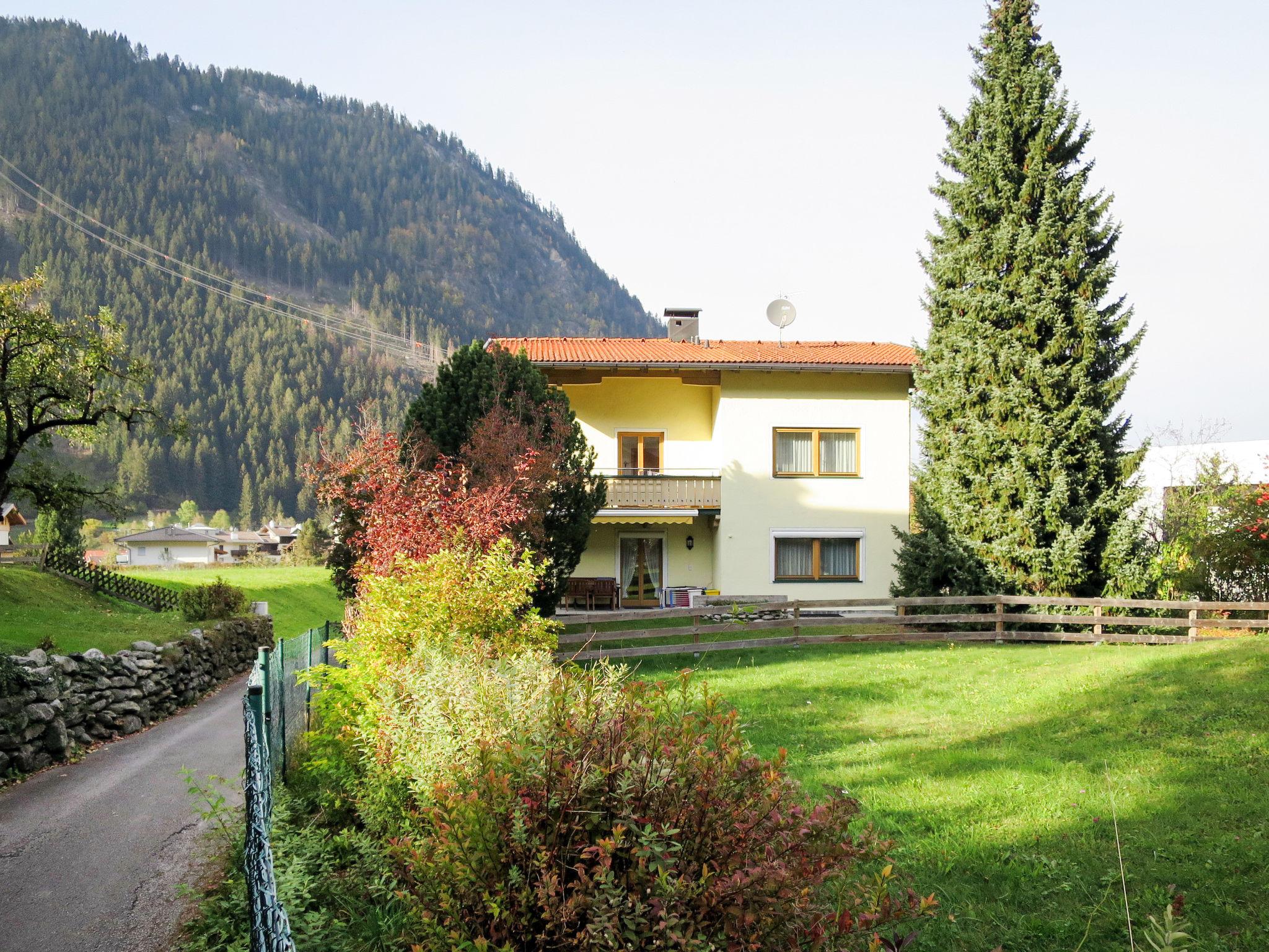 Foto 17 - Apartamento de 2 quartos em Mayrhofen com jardim e terraço