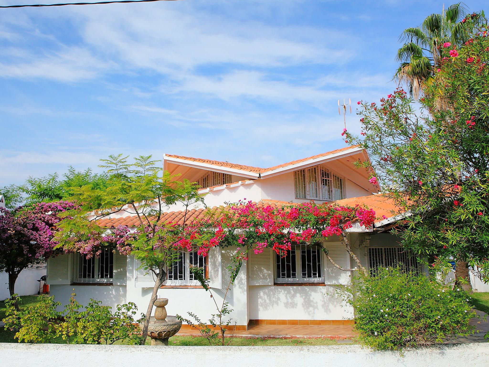 Photo 8 - 4 bedroom House in Cambrils with garden and sea view