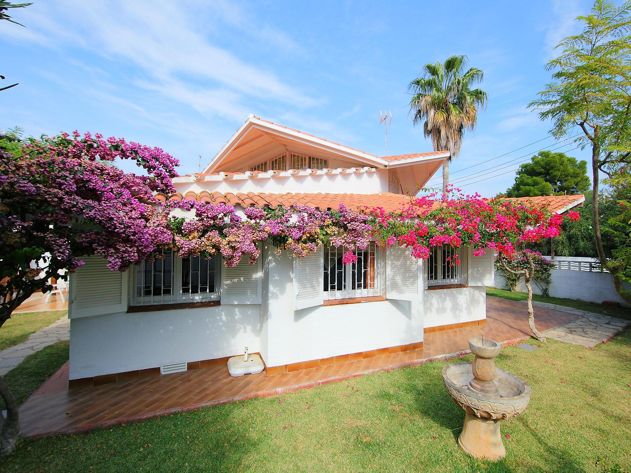 Photo 1 - 4 bedroom House in Cambrils with garden and sea view