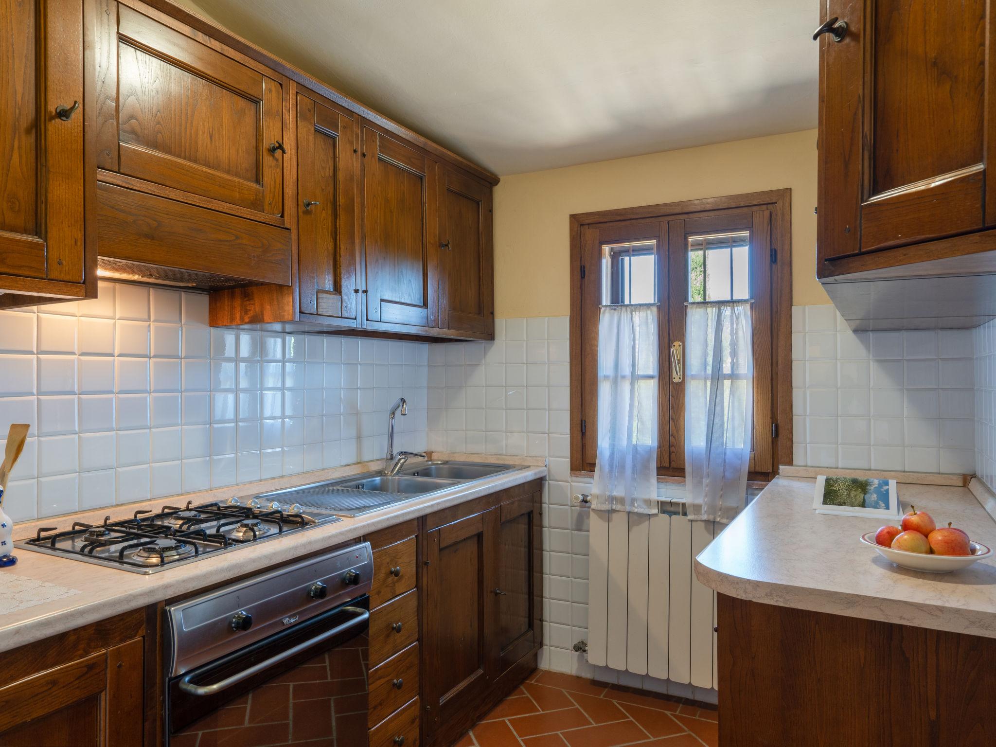 Foto 9 - Haus mit 3 Schlafzimmern in San Gimignano mit privater pool und garten
