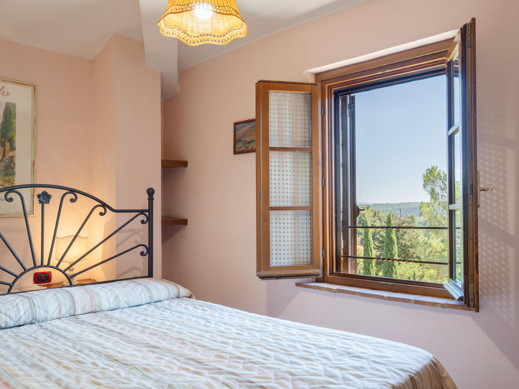 Foto 15 - Haus mit 3 Schlafzimmern in San Gimignano mit privater pool und garten