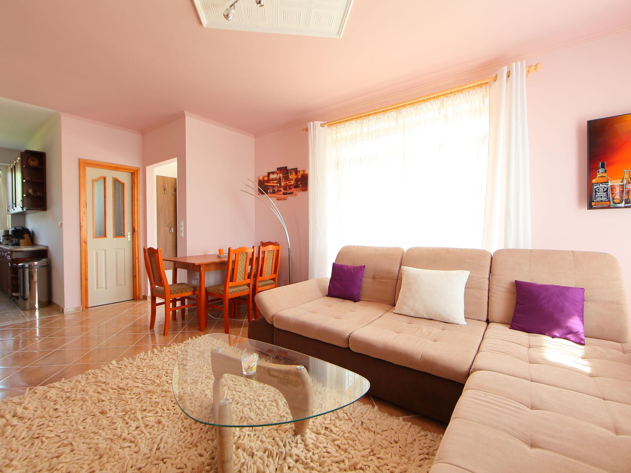 Photo 12 - 2 bedroom House in Balatonszemes with private pool and mountain view