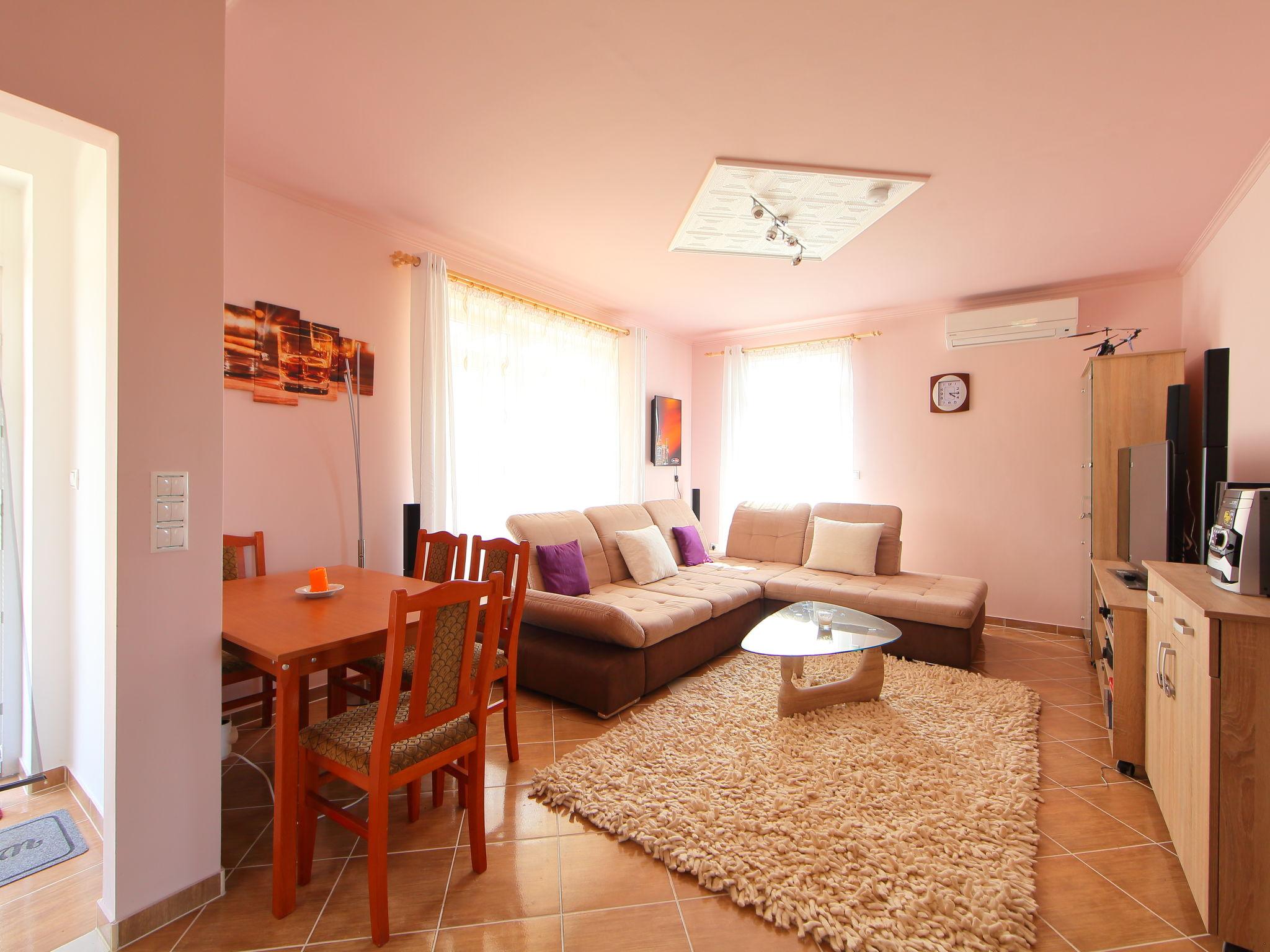 Photo 5 - 2 bedroom House in Balatonszemes with private pool and mountain view
