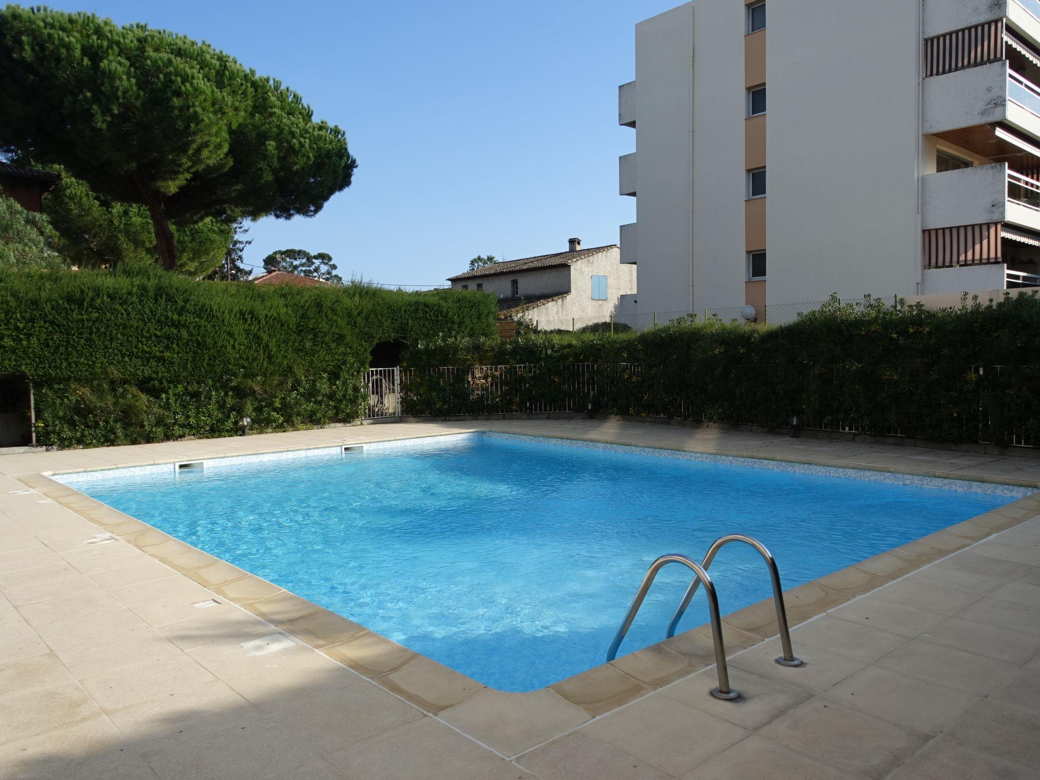 Foto 14 - Apartamento de 1 habitación en Cagnes-sur-Mer con piscina y vistas al mar