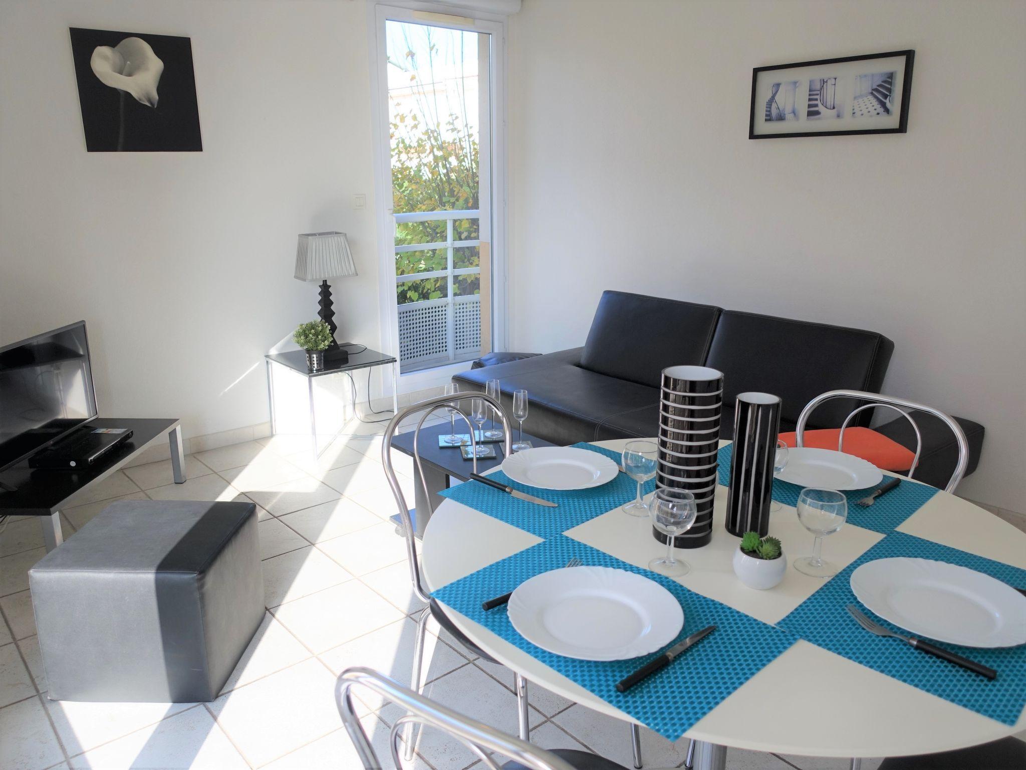 Foto 7 - Apartamento de 1 habitación en Cagnes-sur-Mer con piscina y vistas al mar