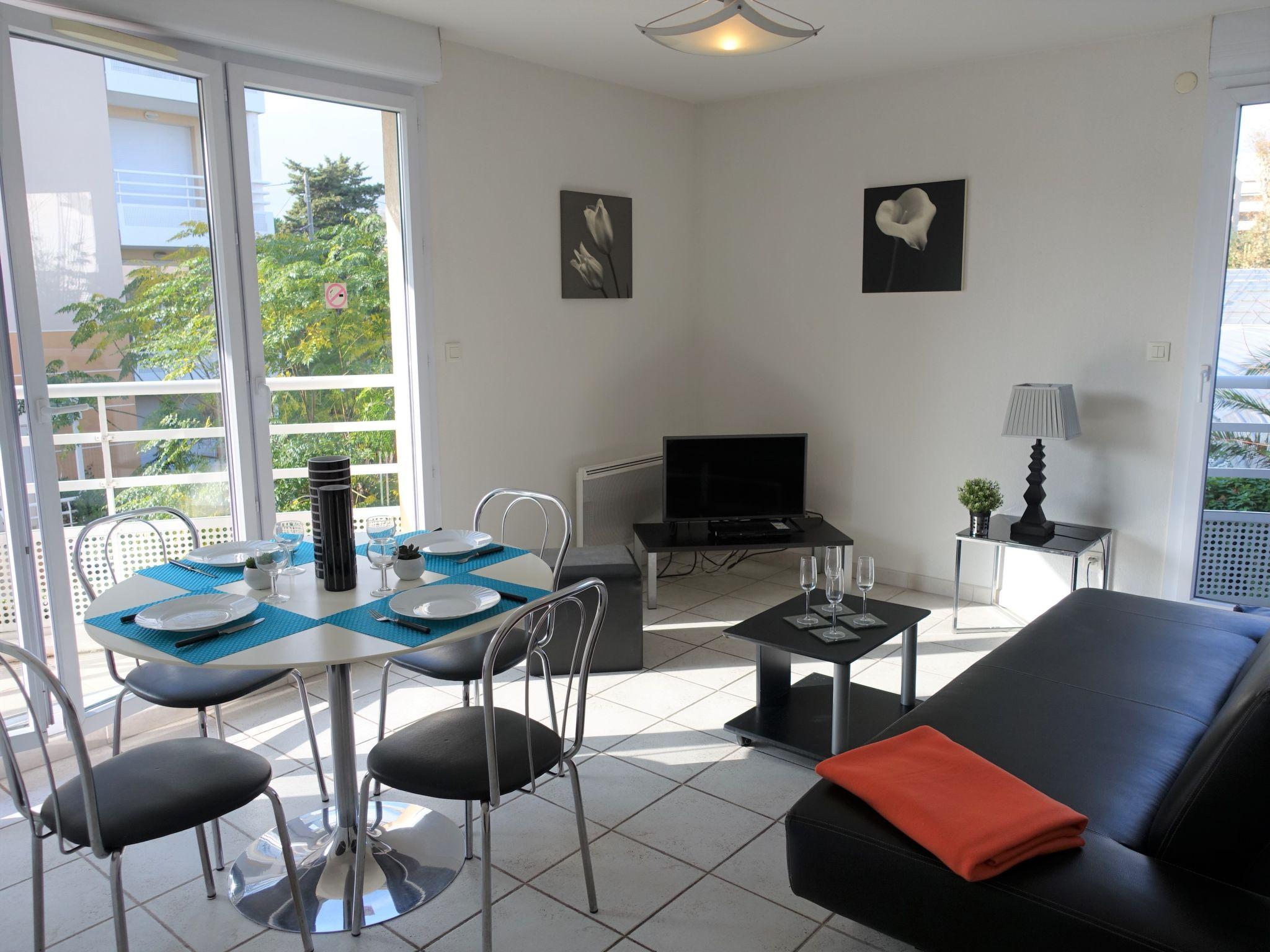 Foto 2 - Apartamento de 1 quarto em Cagnes-sur-Mer com piscina e jardim