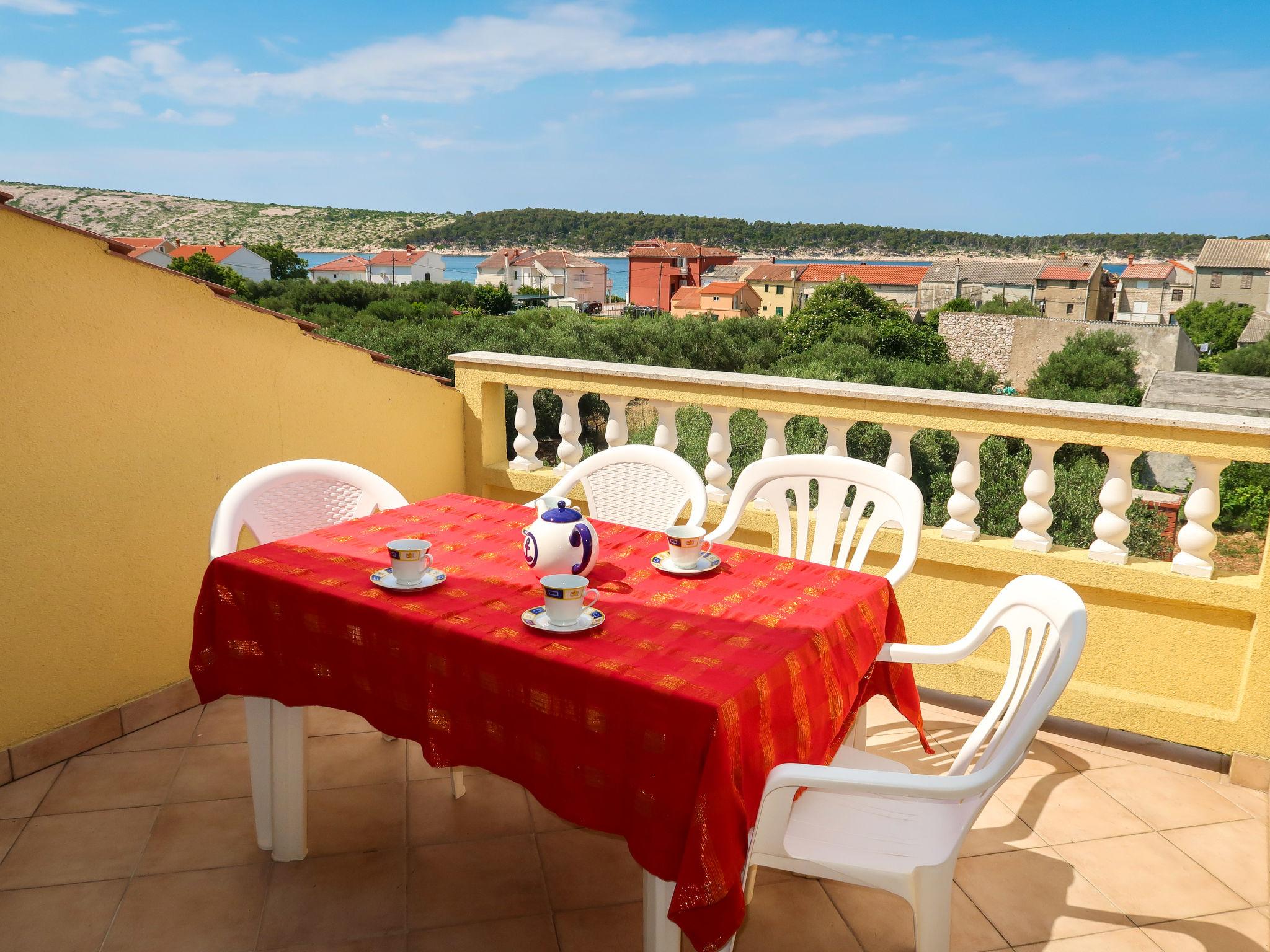 Photo 10 - Appartement de 3 chambres à Rab avec jardin et vues à la mer