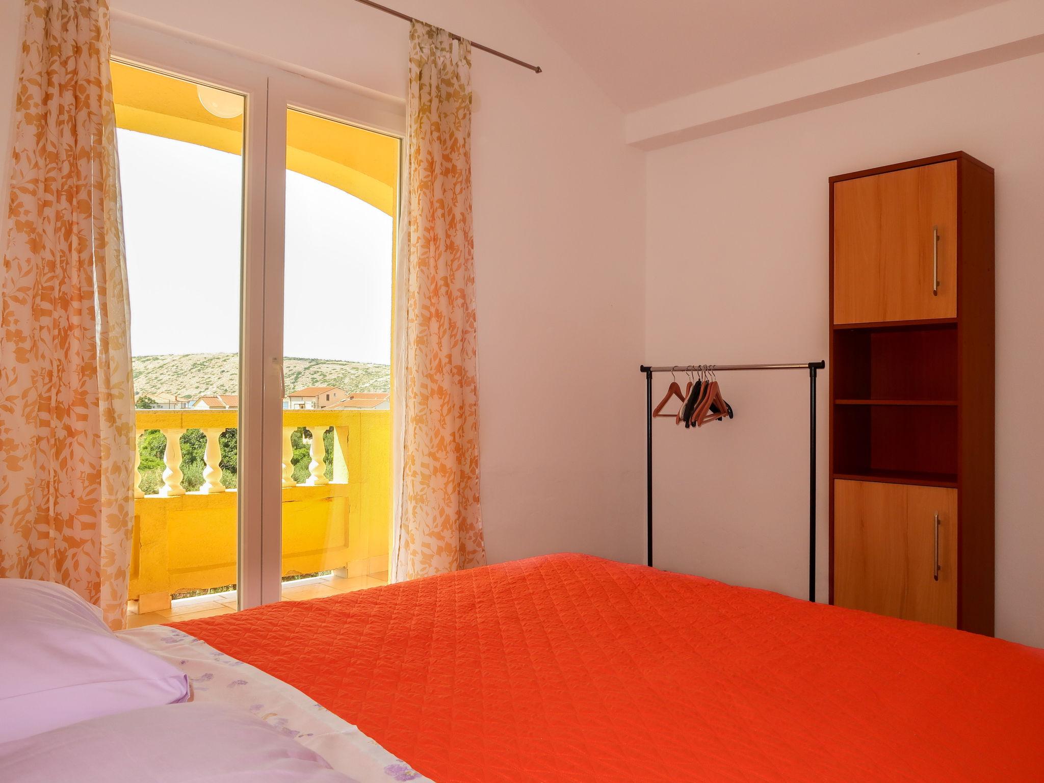 Photo 14 - 3 bedroom Apartment in Rab with garden and sea view