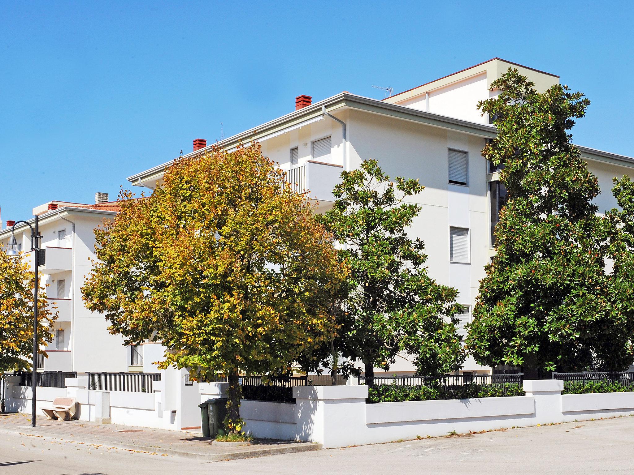 Foto 5 - Apartamento de 2 habitaciones en Capaccio Paestum con vistas al mar