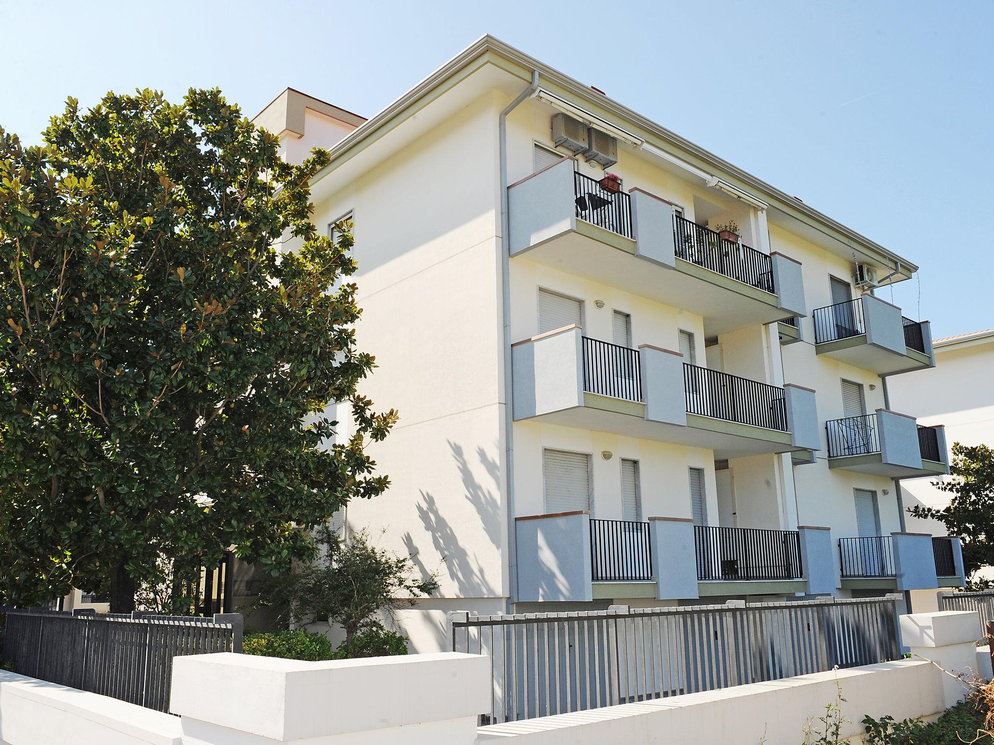 Foto 11 - Apartamento de 2 habitaciones en Capaccio Paestum con vistas al mar