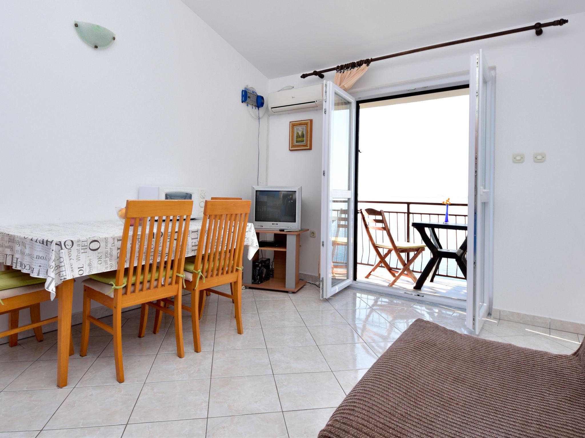 Foto 5 - Apartamento de 1 quarto em Starigrad com terraço e vistas do mar