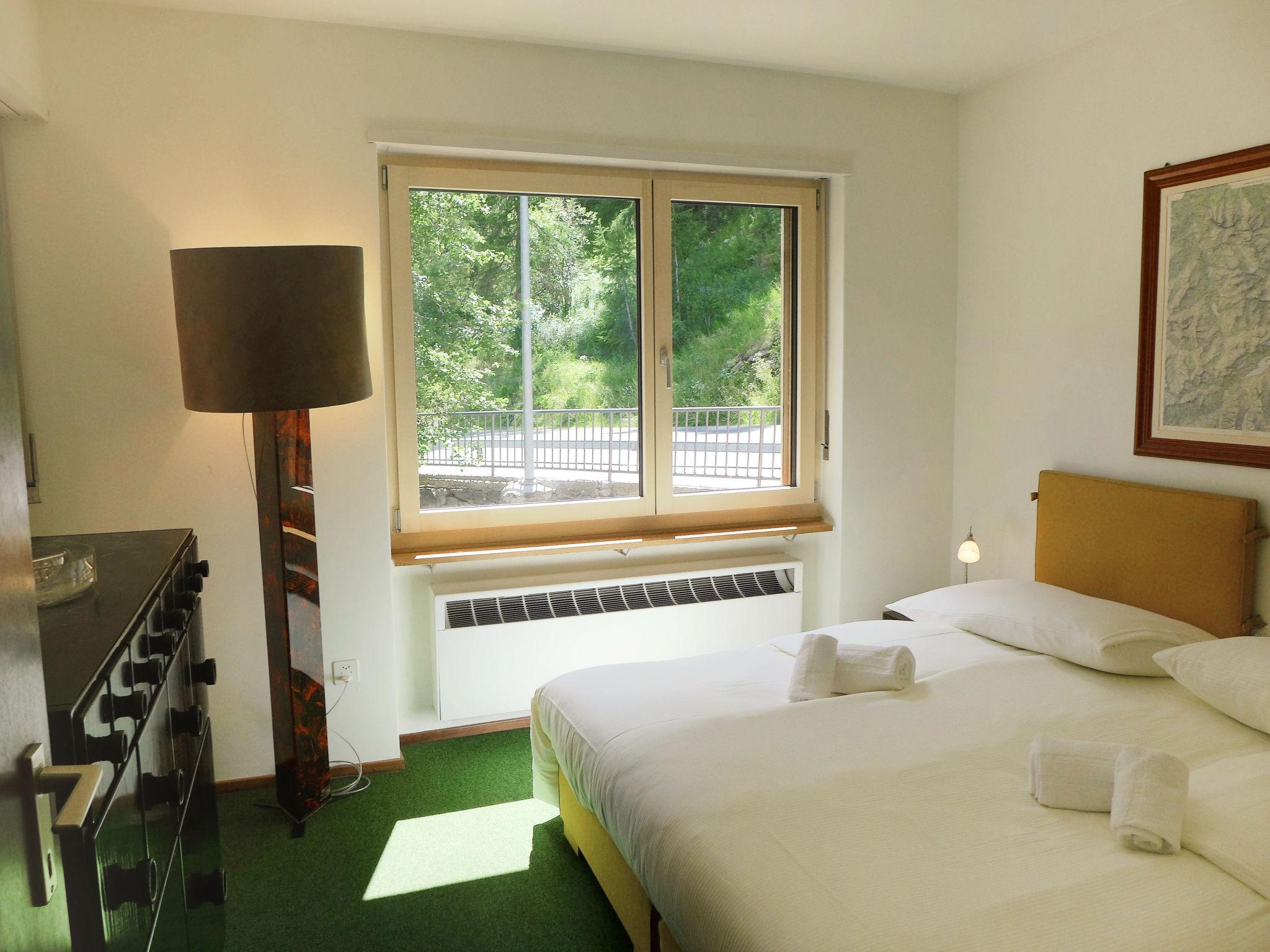 Foto 4 - Appartamento con 4 camere da letto a Sankt Moritz con vista sulle montagne