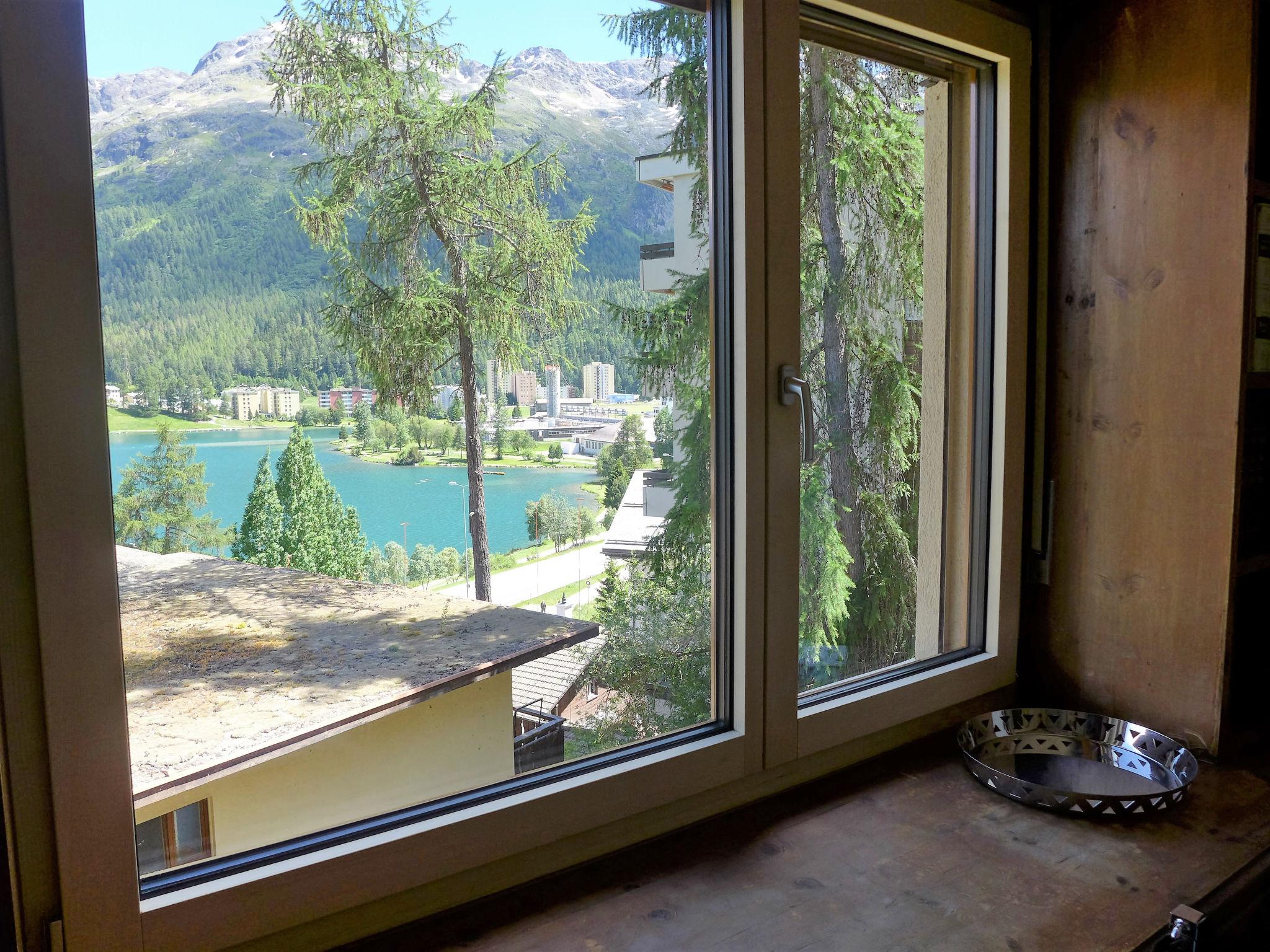 Foto 19 - Apartamento de 4 habitaciones en Sankt Moritz con vistas a la montaña