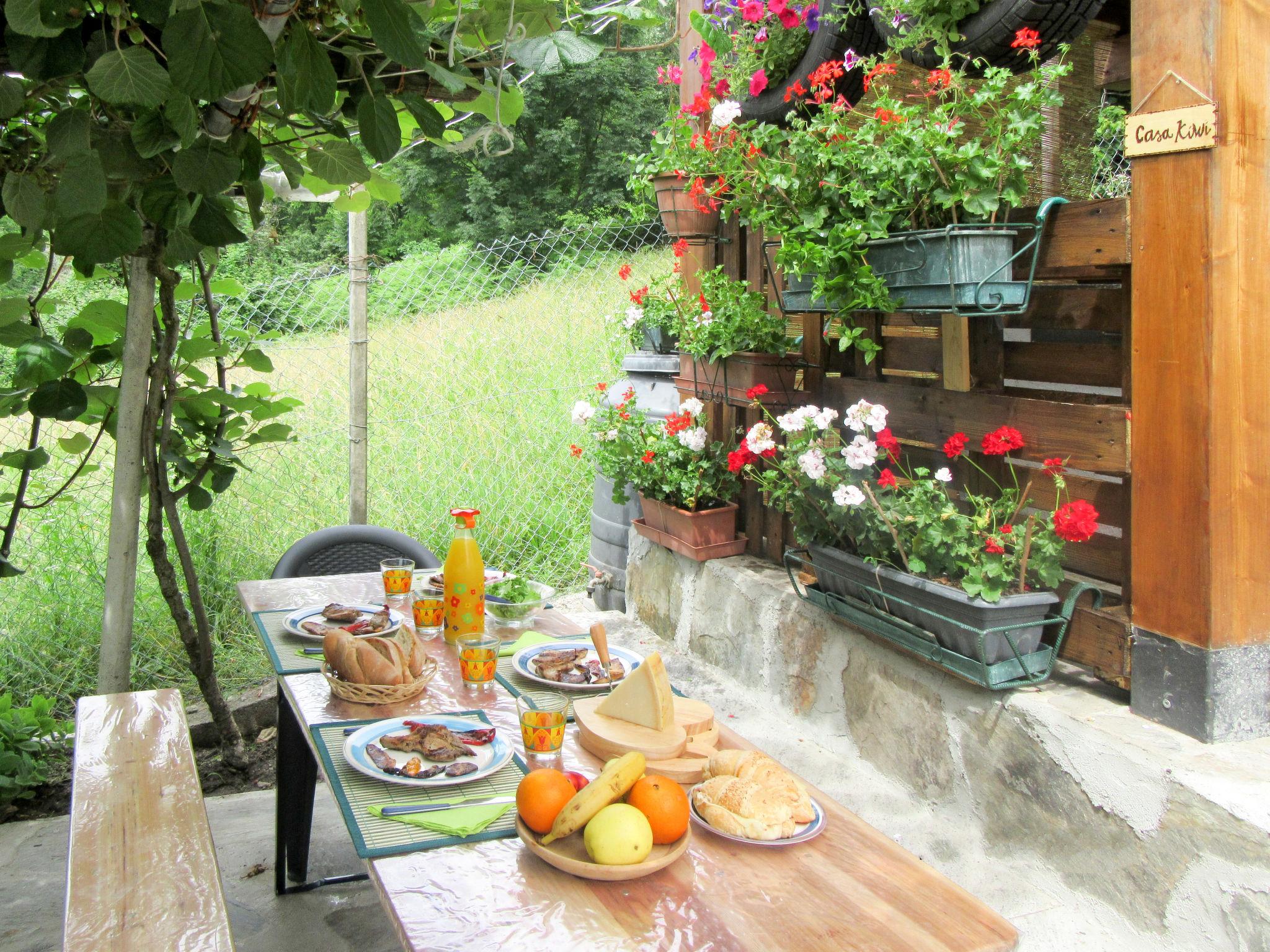 Photo 3 - Maison de 1 chambre à Cercino avec jardin et vues sur la montagne