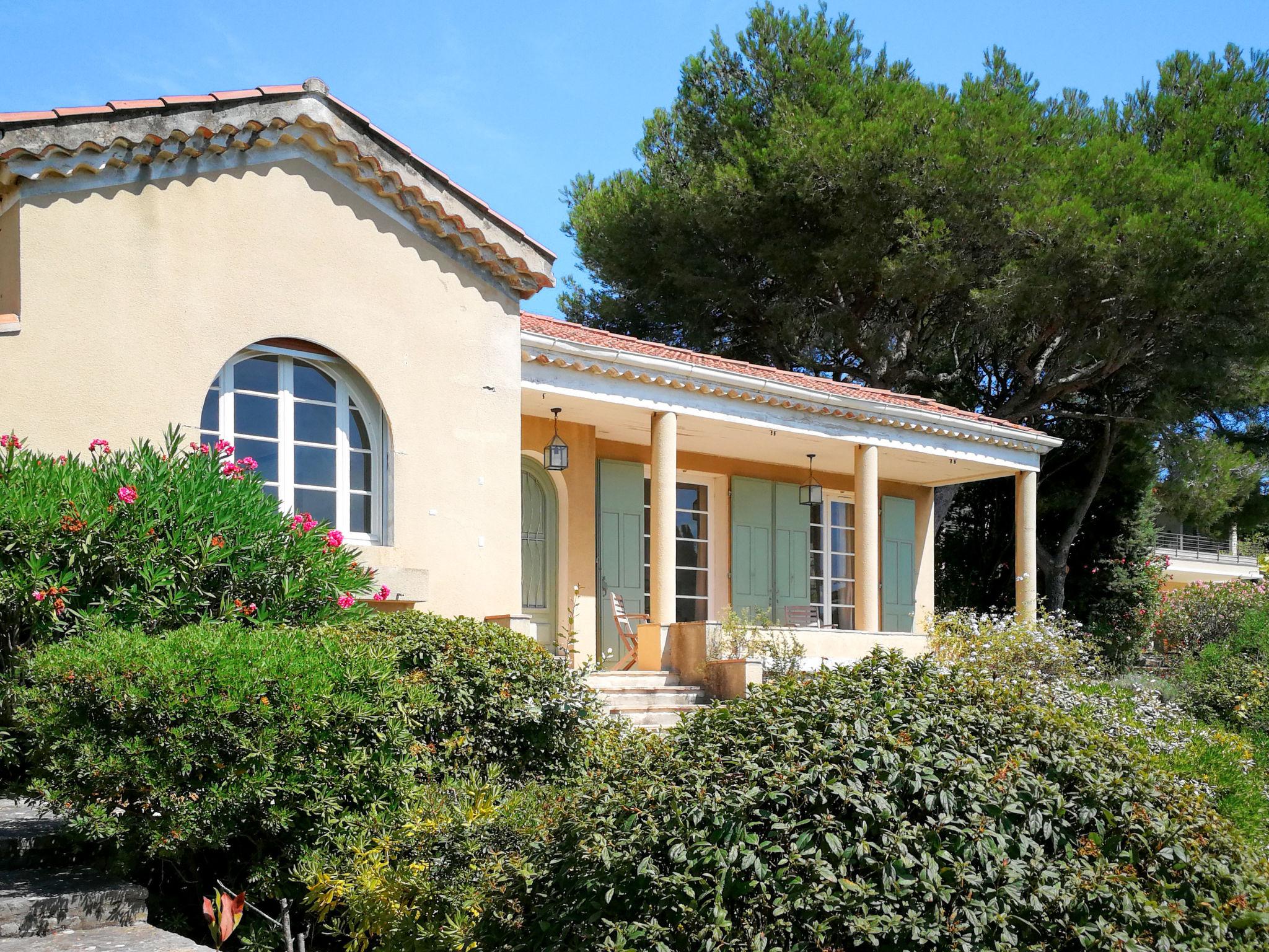 Foto 1 - Casa de 3 habitaciones en Sanary-sur-Mer con jardín y vistas al mar