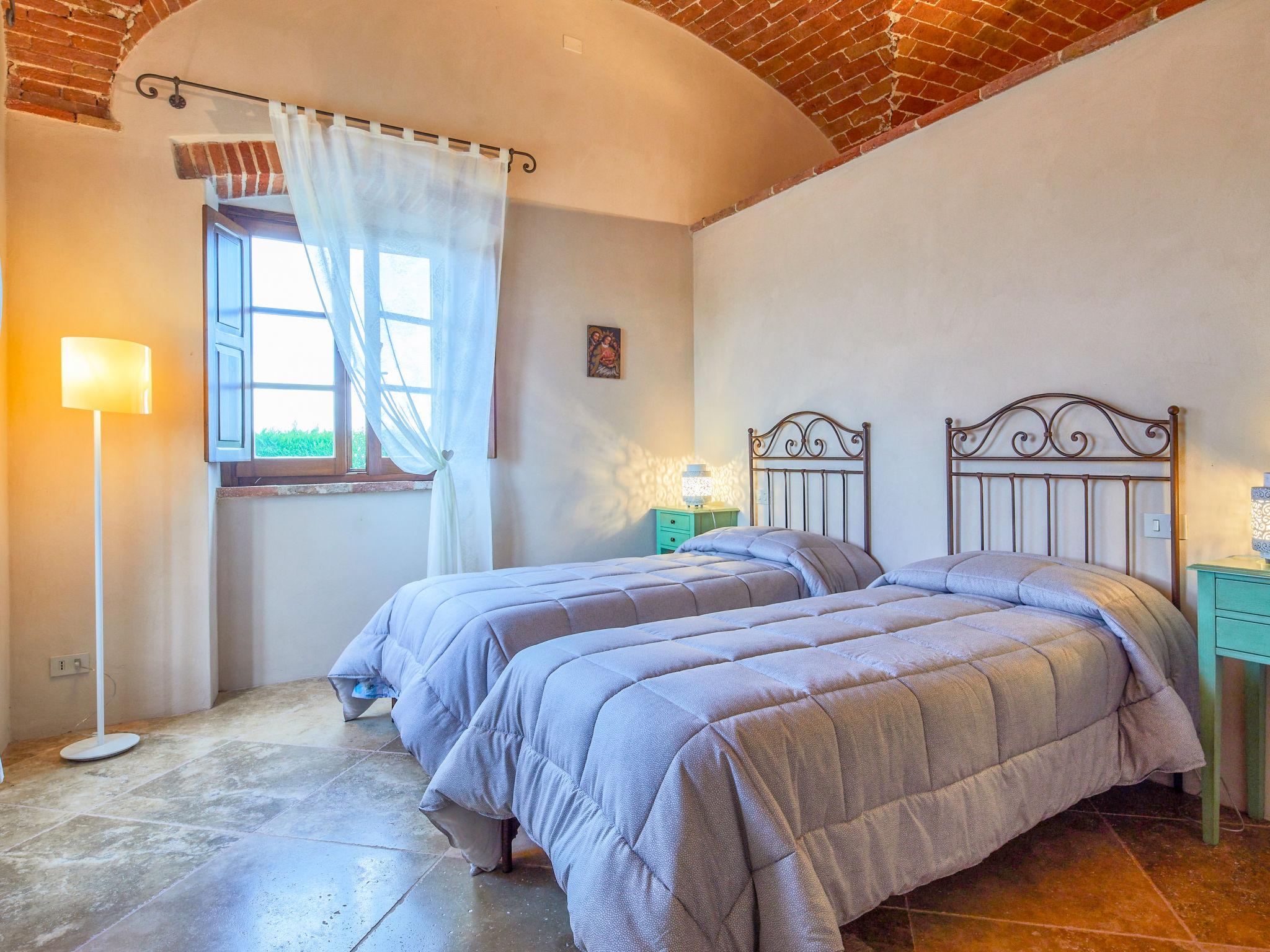 Photo 11 - 8 bedroom House in Monte San Savino with private pool and garden