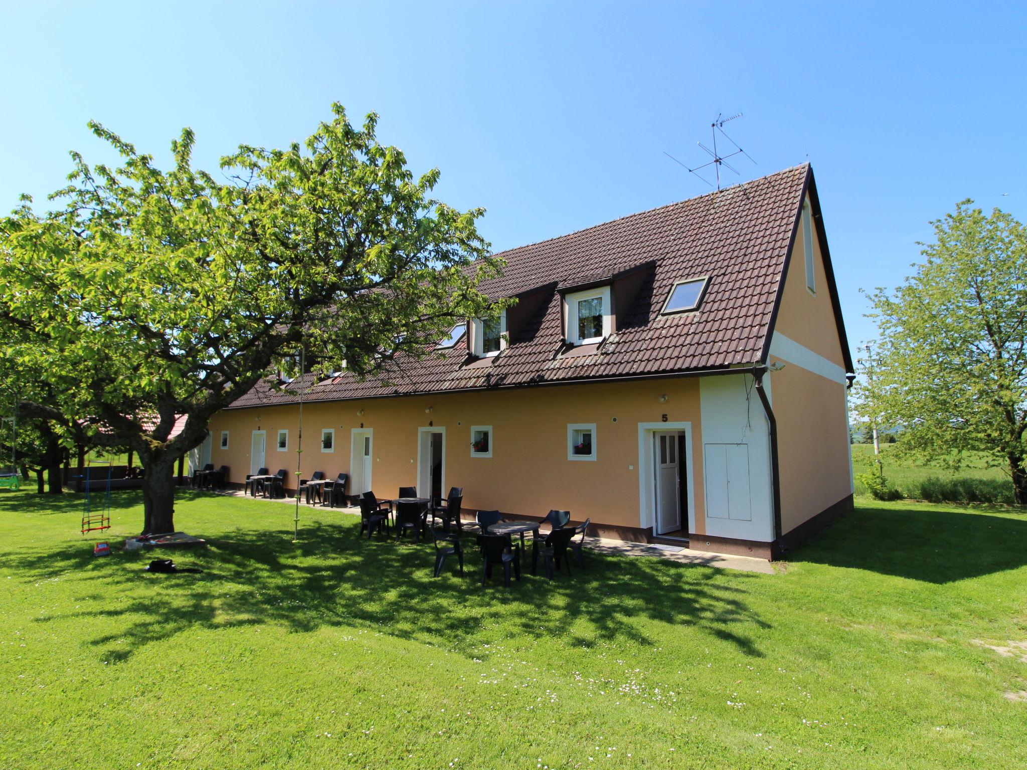 Foto 16 - Apartment mit 2 Schlafzimmern in Rabyně mit garten und blick auf die berge