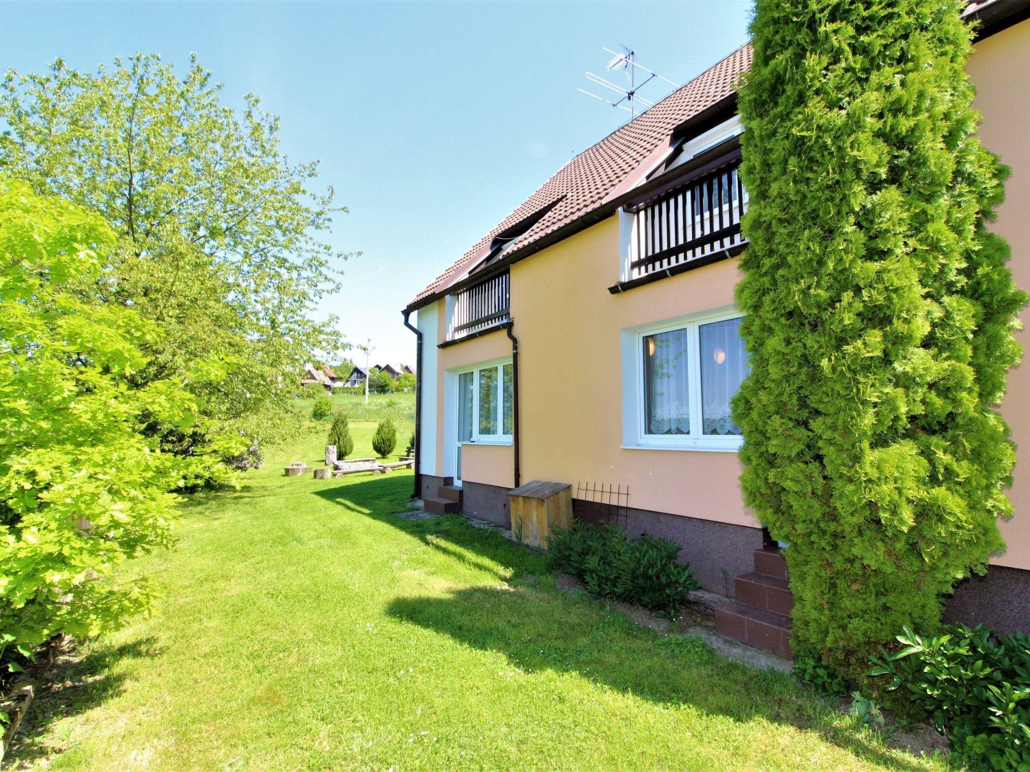 Foto 1 - Appartamento con 2 camere da letto a Rabyně con giardino e vista sulle montagne