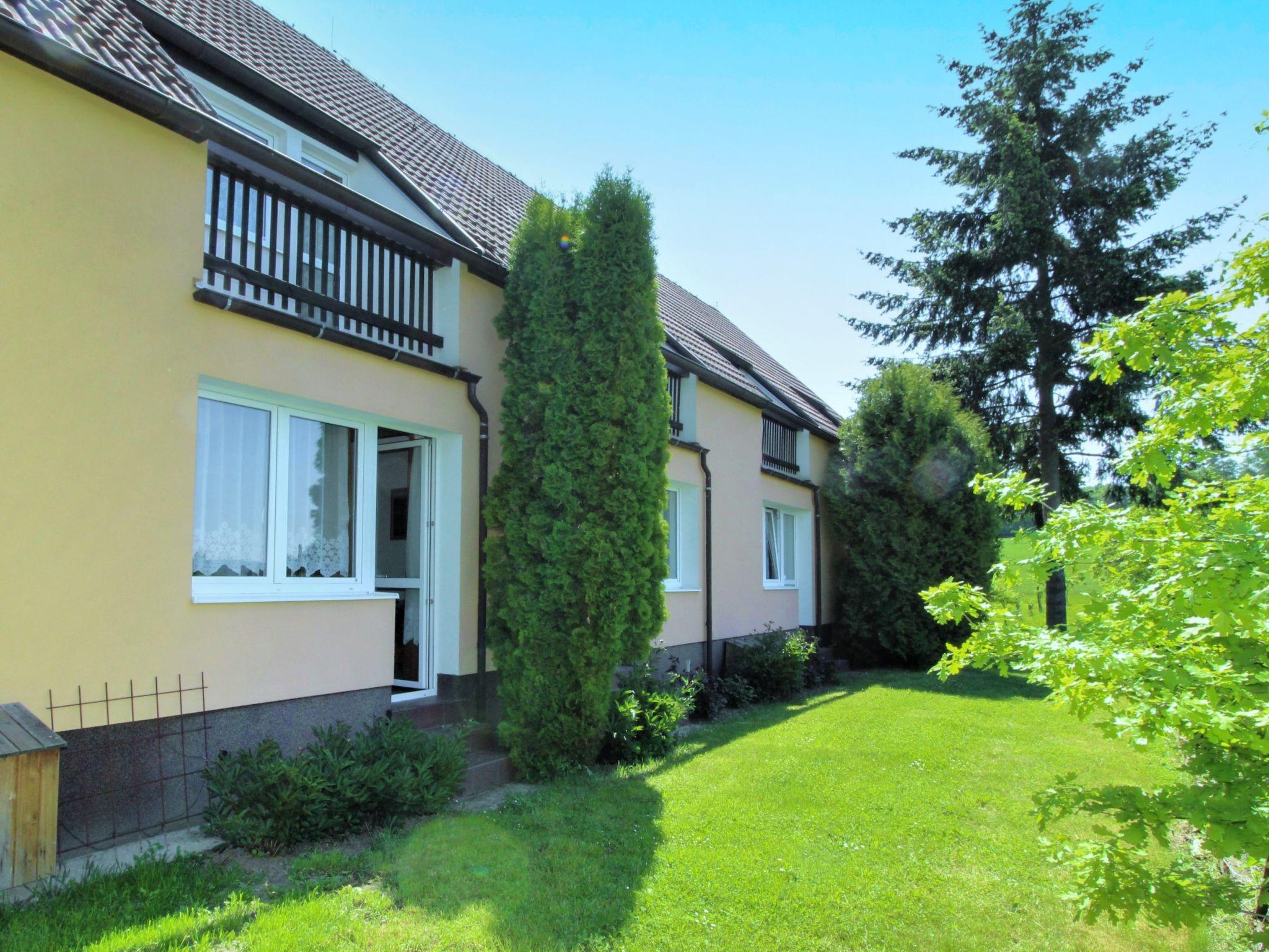 Foto 13 - Apartment mit 2 Schlafzimmern in Rabyně mit garten und blick auf die berge