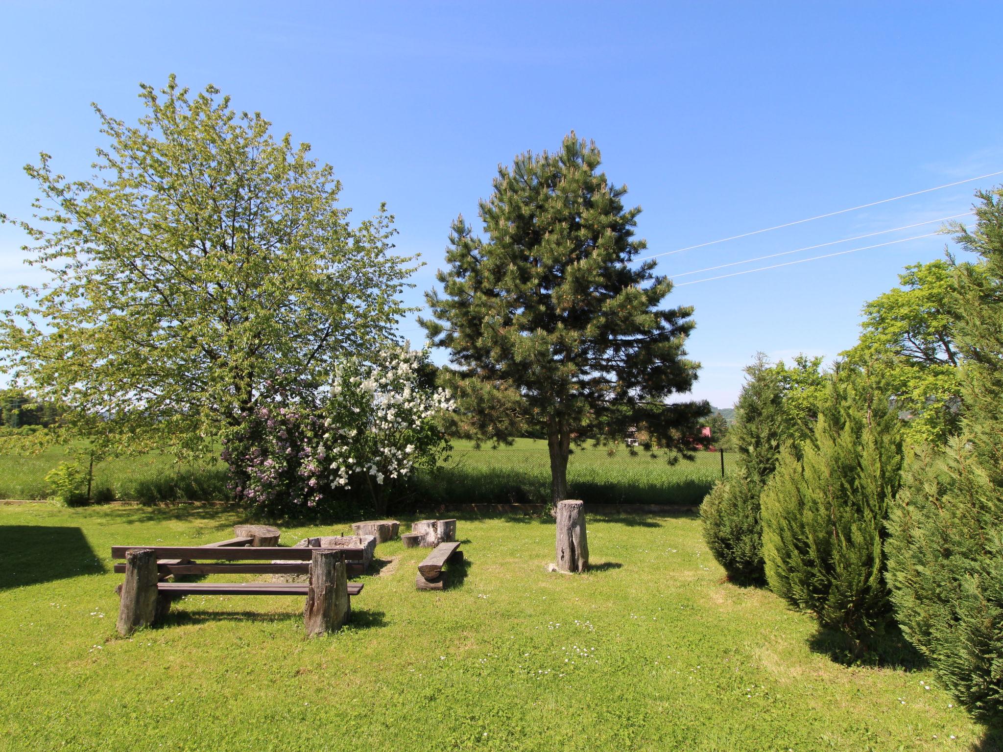 Foto 18 - Appartamento con 2 camere da letto a Rabyně con giardino